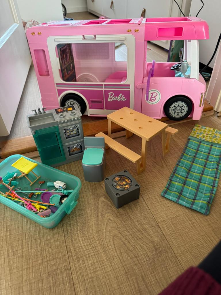 Barbie droomcamper, Kinderen en Baby's, Speelgoed | Poppenhuizen, Ophalen of Verzenden, Zo goed als nieuw, Poppenhuis