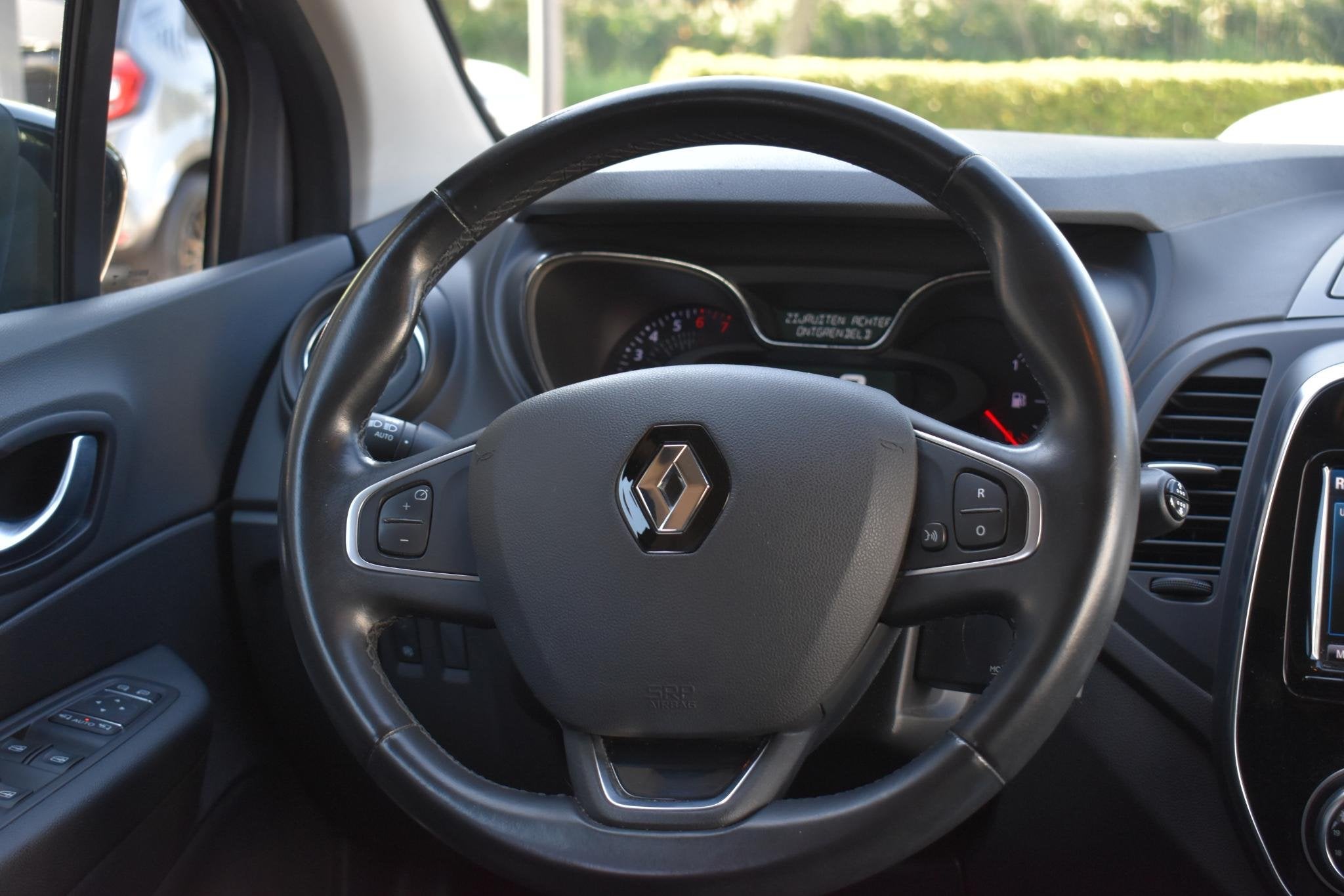 Foto 14 van Renault Captur TCe Intens | DEALER ONDERH. | TREKHAAK | CAME