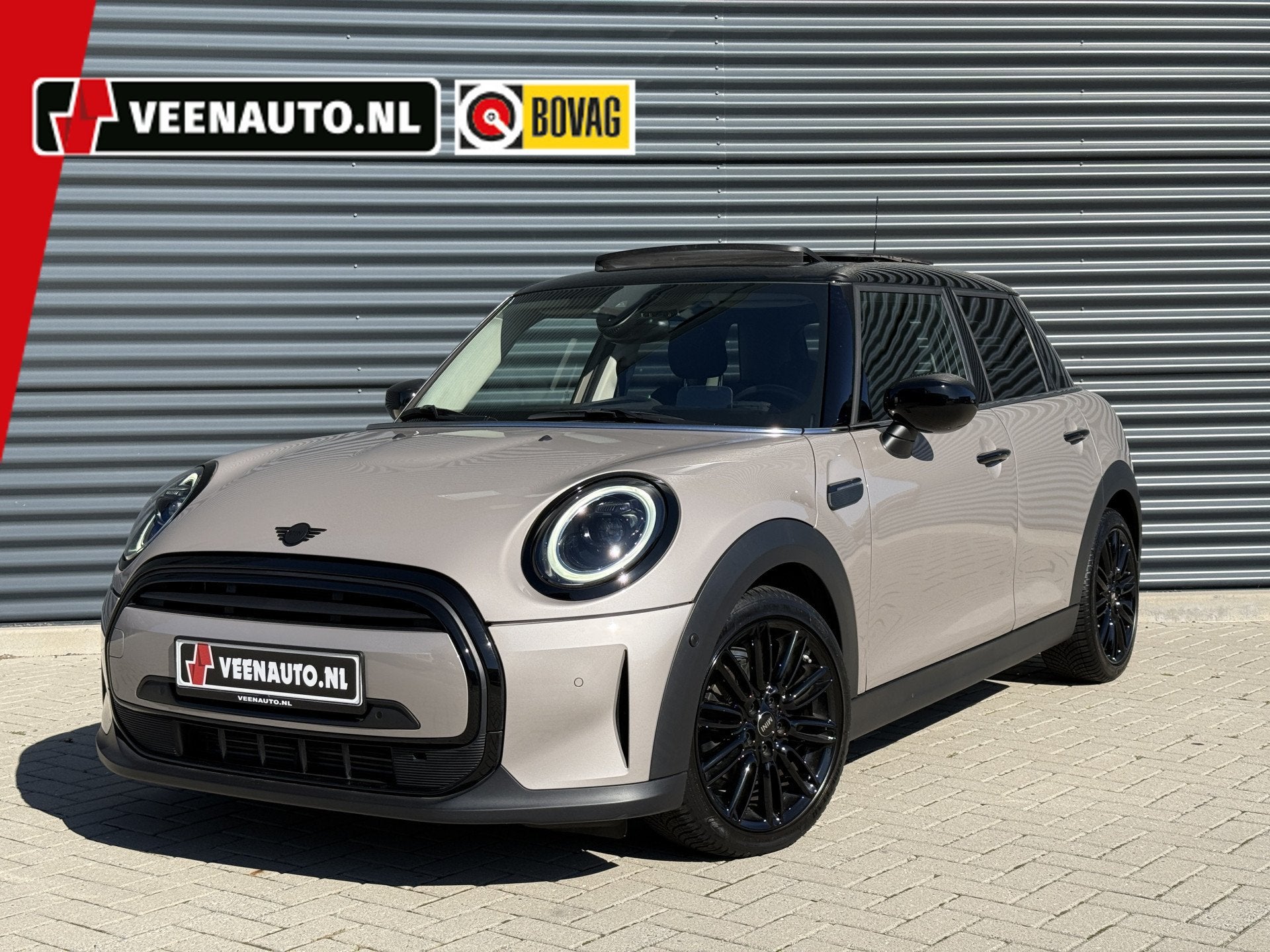 MINI 5-deurs 1.5 Cooper Pano/Leder/Camera/Apple (bj 2023), Auto's, Dealer onderhouden, 136 pk, Gebruikt, Zwart