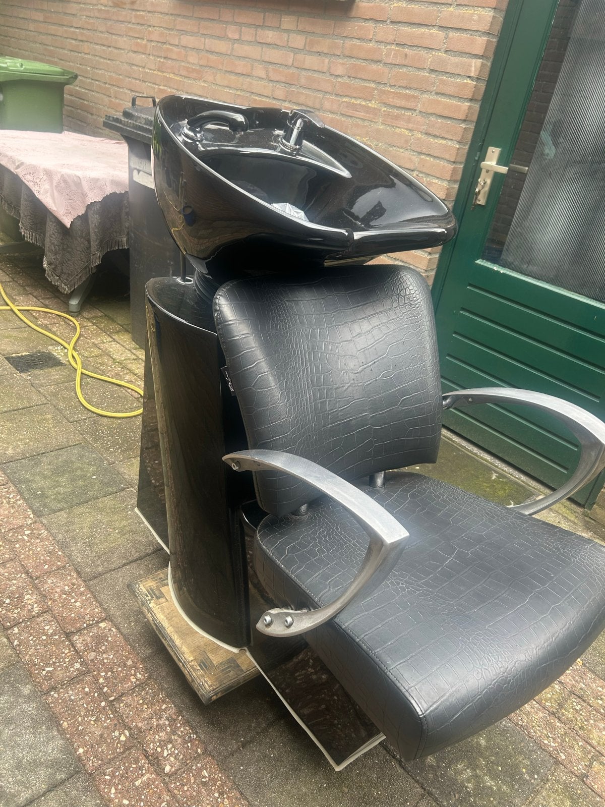 Kapperswasunit, Diensten en Vakmensen, Kappers en Thuiskappers