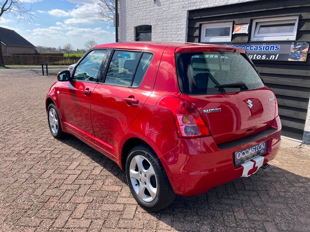 Suzuki Swift 5 deurs 1.3 EDITION Leuke auto met APPLE CARPLA, Auto's, Suzuki, Voorwielaandrijving, Stof, Gebruikt, Zwart
