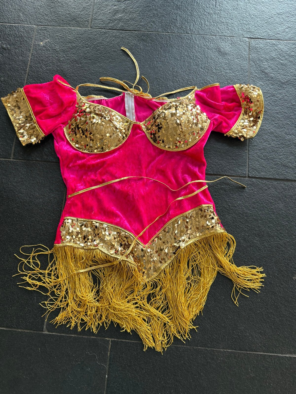 Roze buikdanseres kostuum met gouden pailletten - Maat 38, Maat 38/40 (M), Ophalen of Verzenden, Overige thema's, Kleding