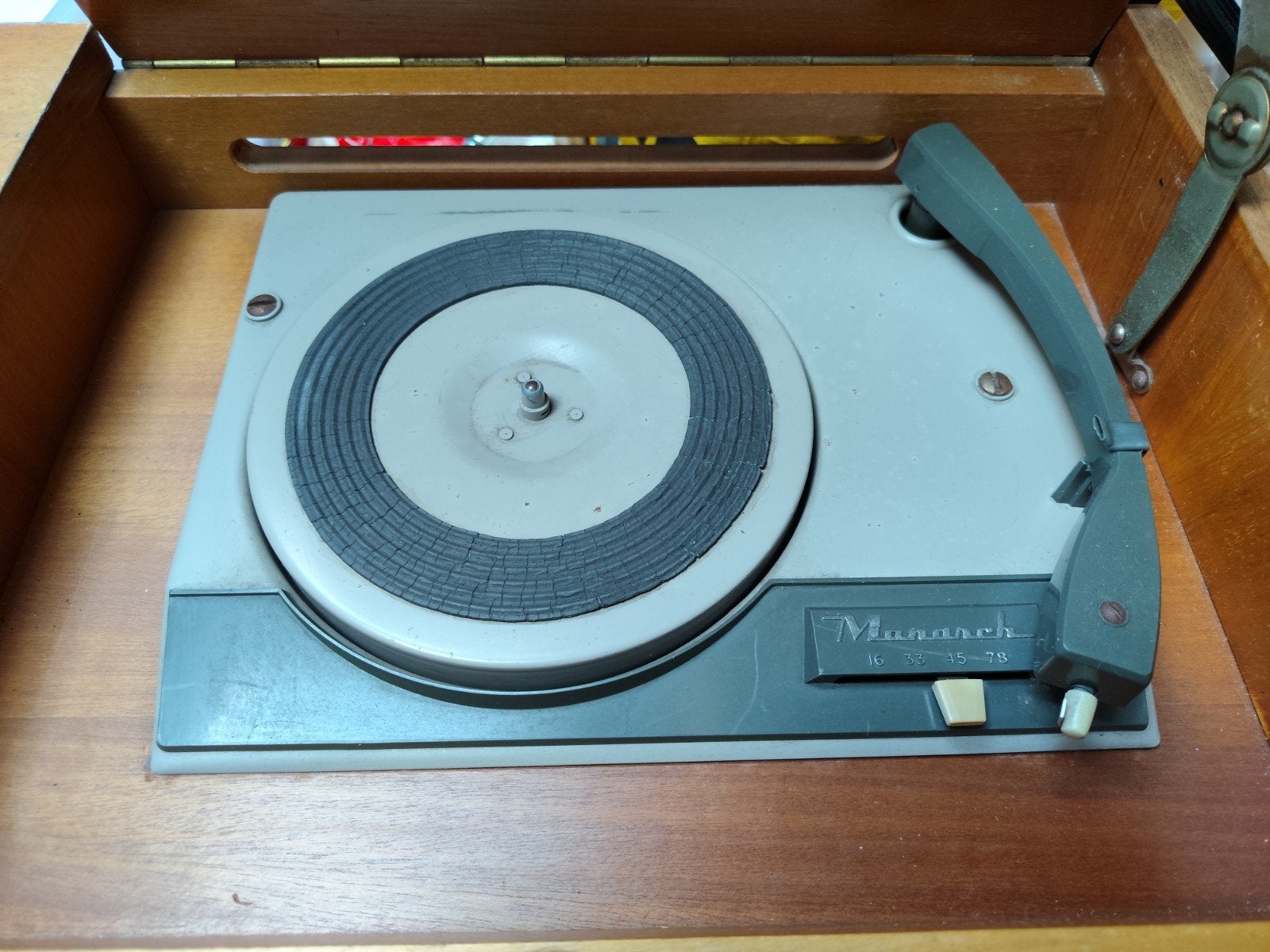 Oude radio met platenspeler - voor herstel of decoratie, Ophalen, Niet werkend, Platenspeler, Overige merken