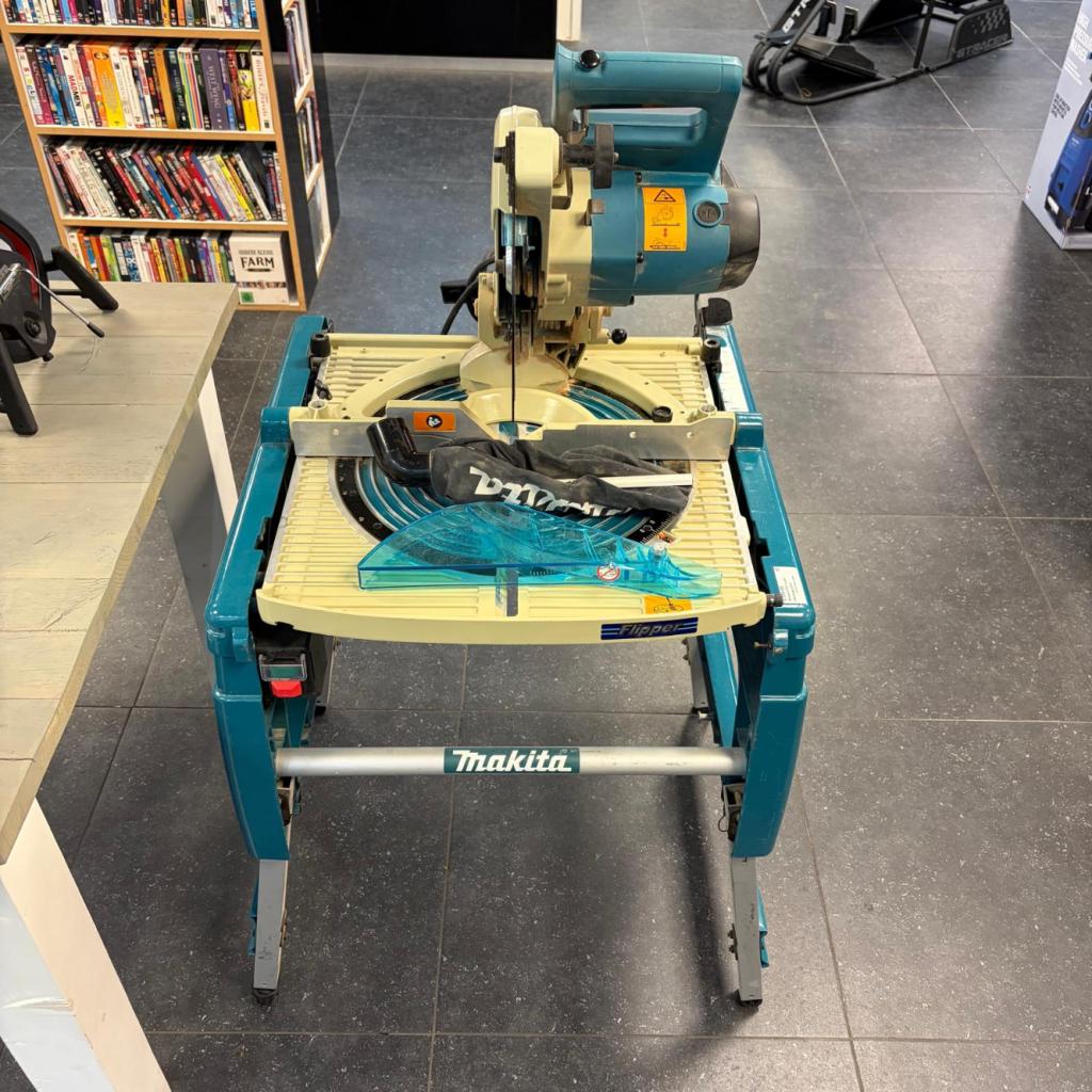 Makita LF1000 Flipper Afkortzaag (2019), Makita, Zo goed als nieuw, Support@makita.com, Makita Corporation, 3-11-8, Sumiyoshi-cho, 
Anjo, Aichi 446-8502
Japan