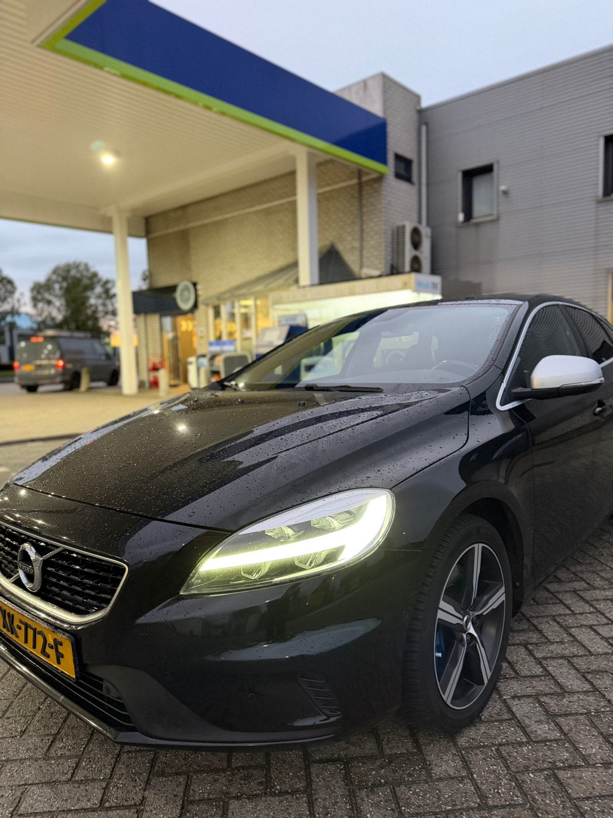 Volvo V40 1.5 T3 Polar+Sport / AUTOMAAT / PANORAMADAK / CAM, Automaat, Dealer onderhouden, 1498 cc, 4 cilinders