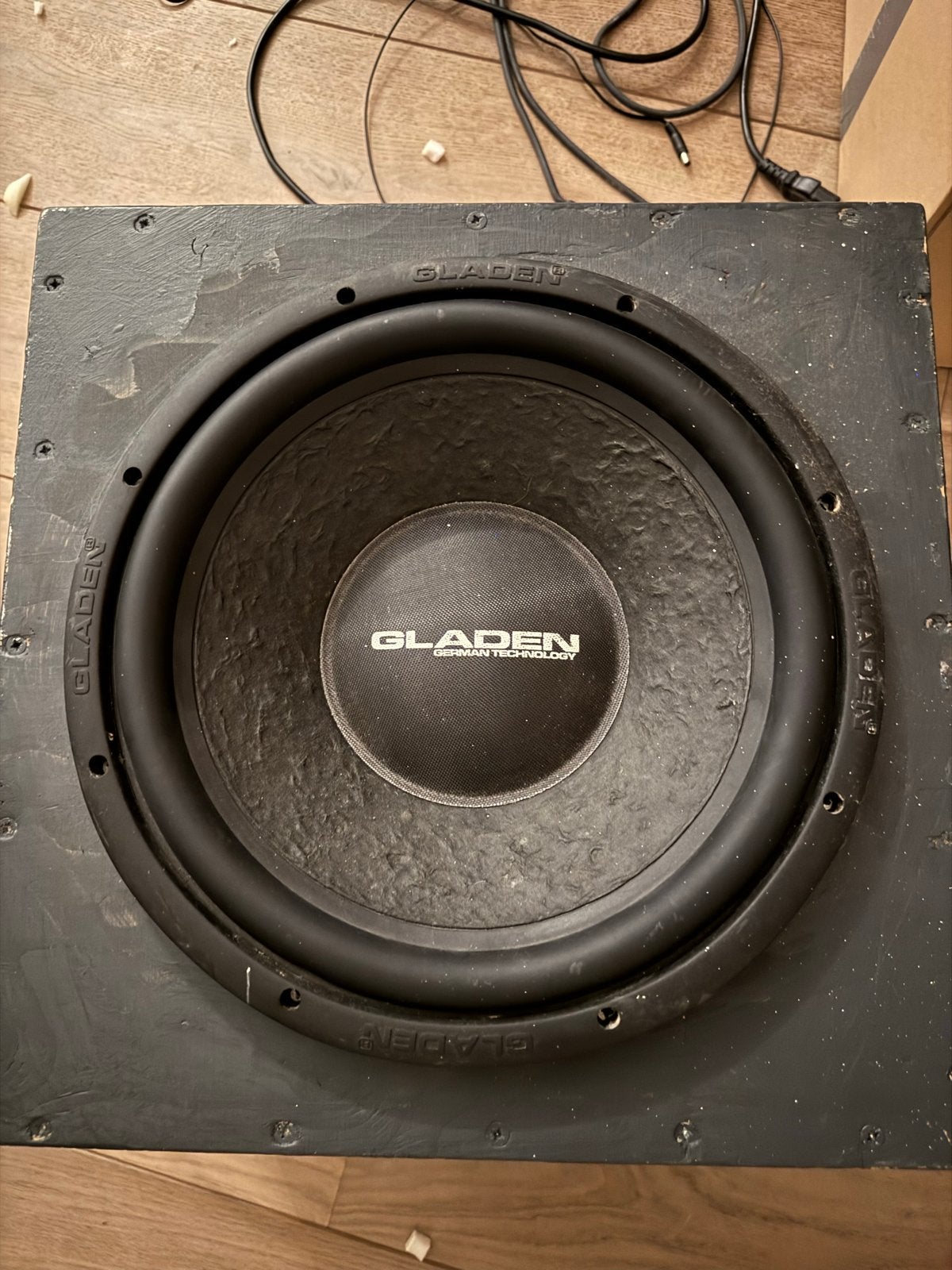 Gladen 12 inch subwoofer in kist - Goede staat, Audio, Tv en Foto, Luidsprekers, Ophalen of Verzenden, Zo goed als nieuw, Subwoofer