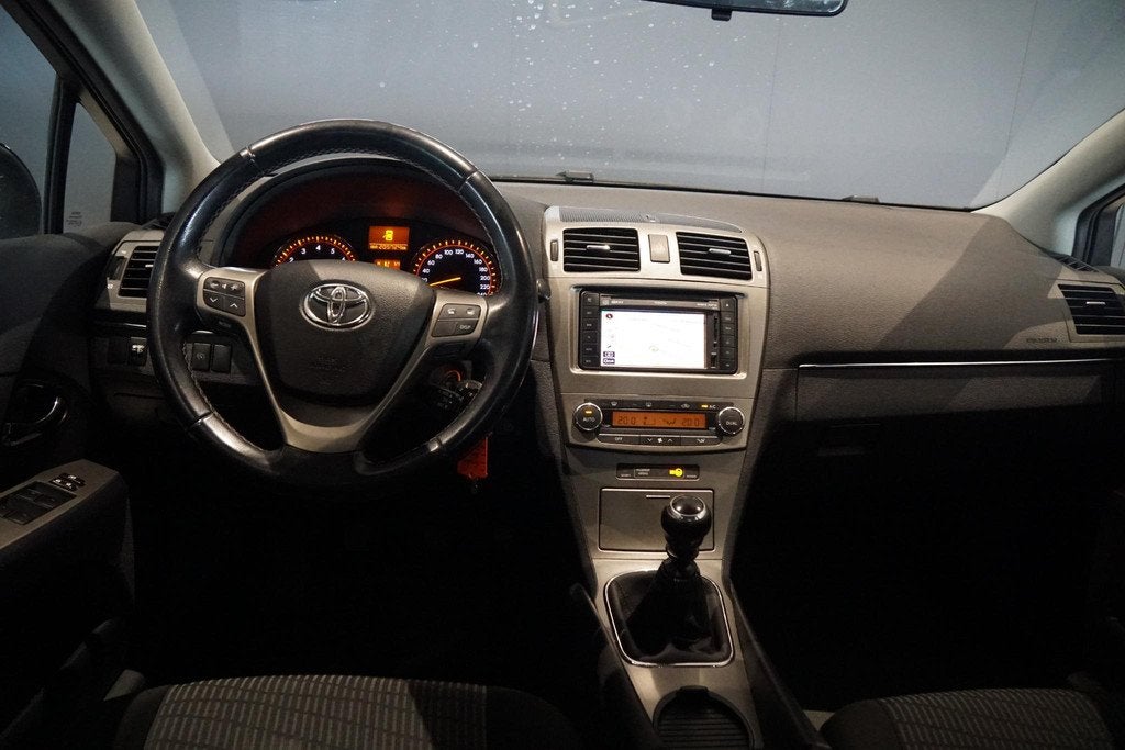 Toyota Avensis 1.8 VVTi Business + CAMERA / TREKHAAK, Auto's, Voorwielaandrijving, Euro 5, Zwart, Bedrijf