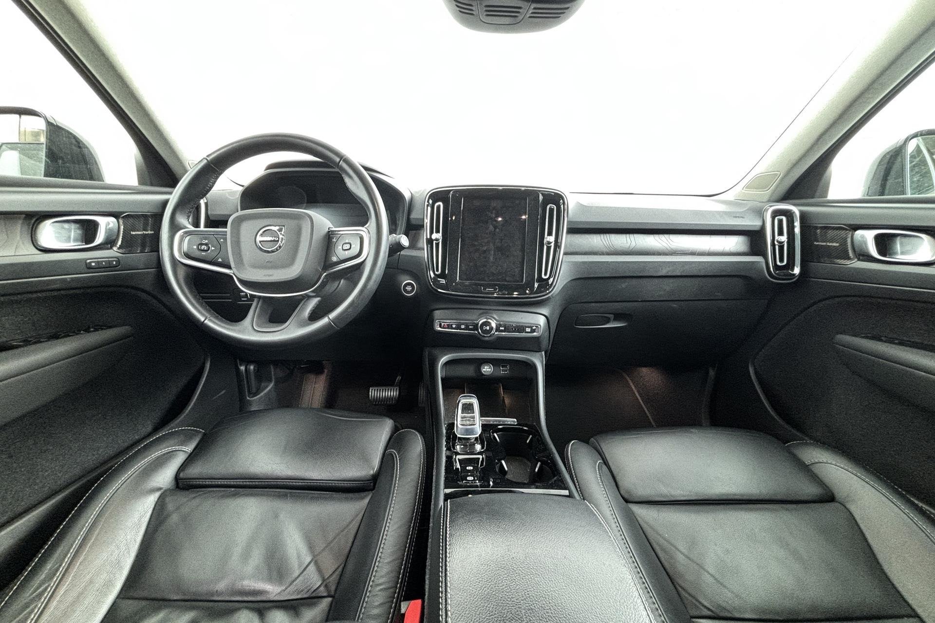 VOLVO XC40 1.5 T5 PLUG-IN HYBRID PLUS DARK I LEDEREN BEKLEDI, 1712 kg, Met garantie (alle), Zwart, Hybride Elektrisch/Benzine