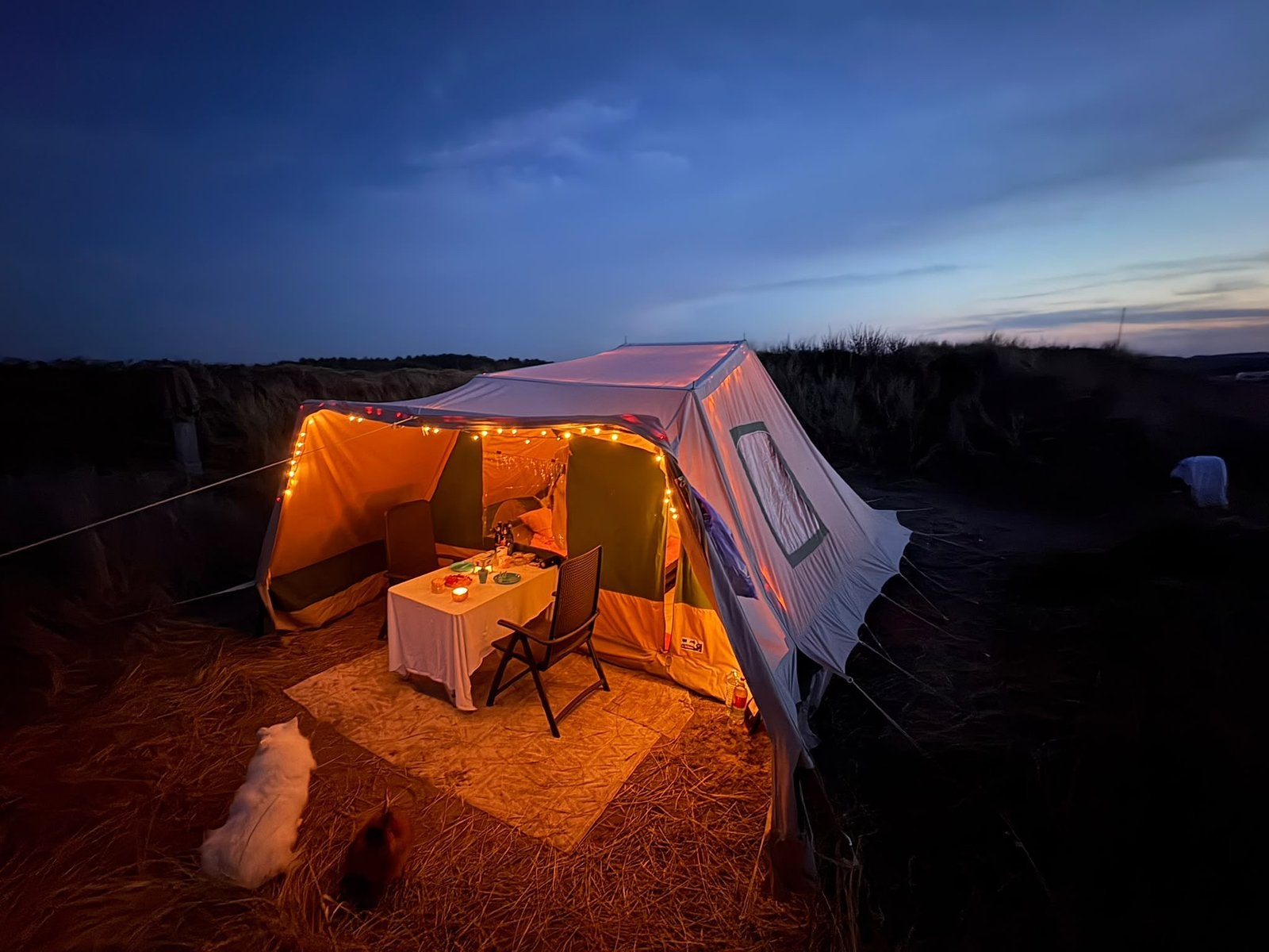 Ruime tent de vrijbuiter adelaar 6 + tafel en vier stoelen, Caravans en Kamperen, Ophalen, Gebruikt, Tot en met 6