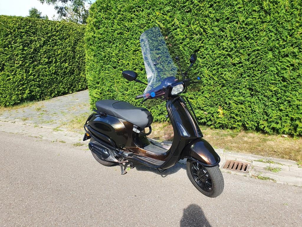 Vespa sprint custom snor, Fietsen en Brommers, Ophalen of Verzenden, Zo goed als nieuw, Benzine