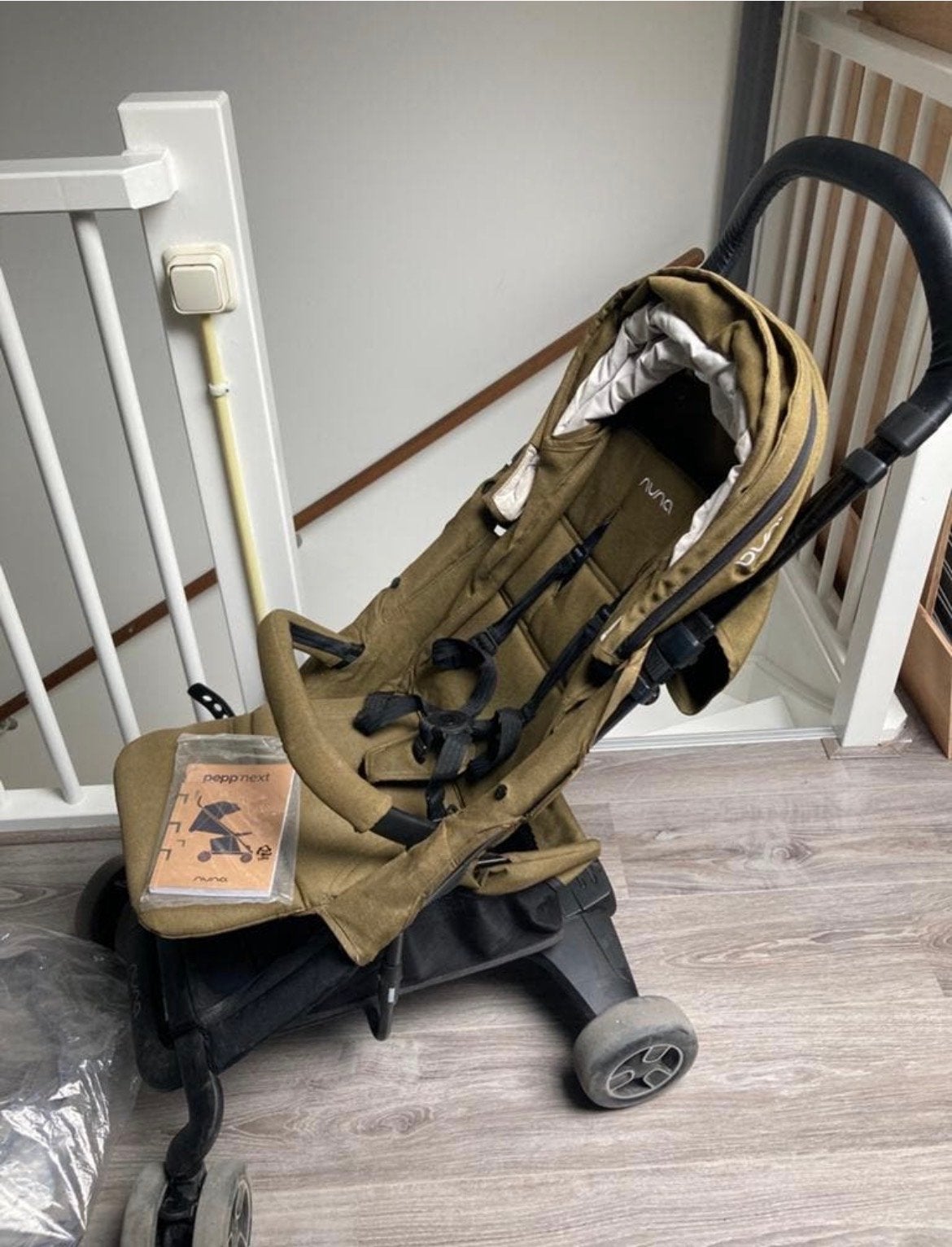 Nuna Pepp Next Buggy - Zo goed als nieuw, Olijfgroen, Zo goed als nieuw, Kinderwagen, Overige merken, Verstelbare duwstang