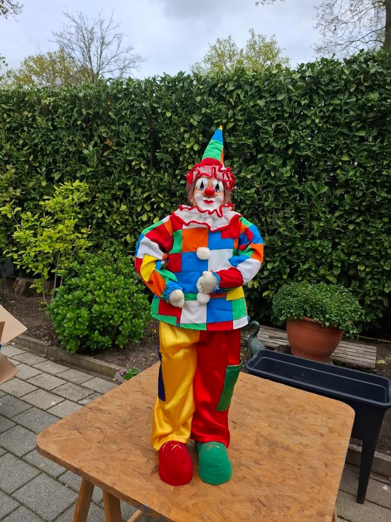 Grote carnavals clown, Ophalen