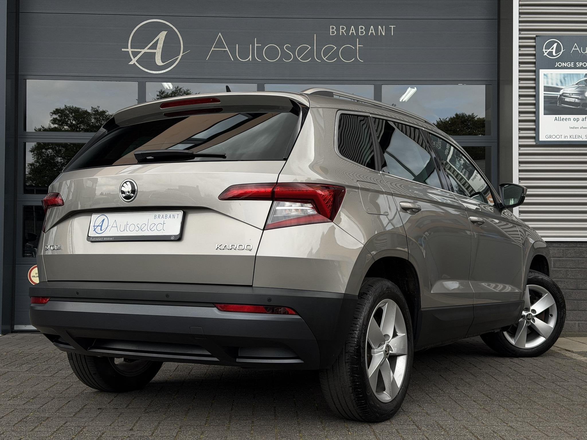 Skoda Karoq 1.5 TSI ACT Style CarPlay | Trekhaak | Dealer OH, Auto's, Voorwielaandrijving, Stof, 4 cilinders, 150 pk
