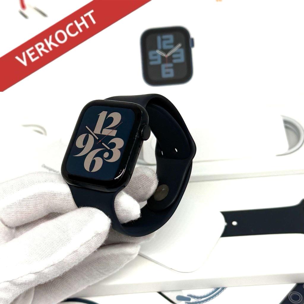 Apple Watch 8 RVS (zilver) 45MM /97% batt /krasvrij scherm /, Sieraden, Tassen en Uiterlijk, Smartwatches, Apple, Zo goed als nieuw