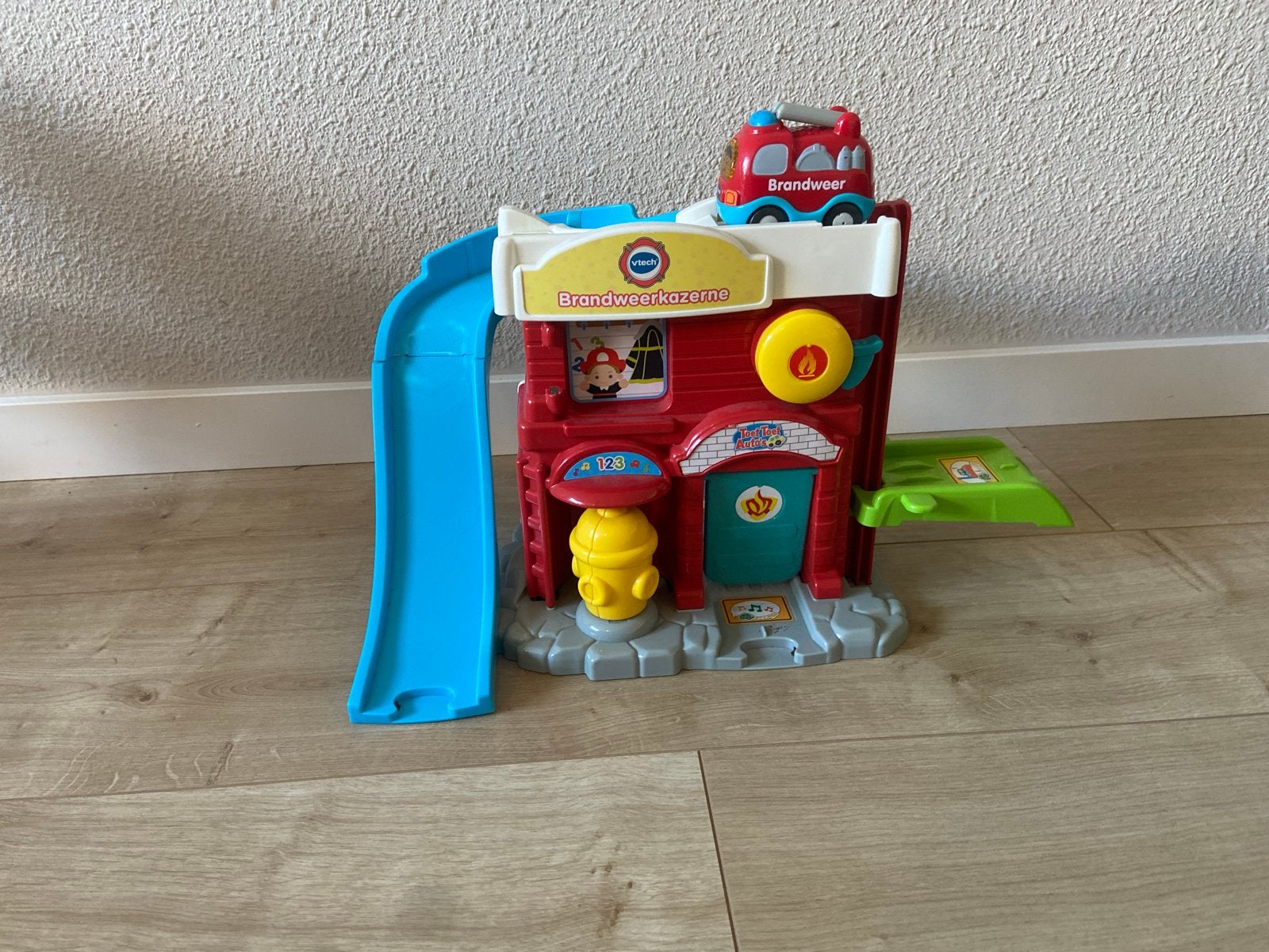 VTech Toet Toet Brandweerkazerne met brandweerauto, Ophalen, Zo goed als nieuw, Jongen of Meisje