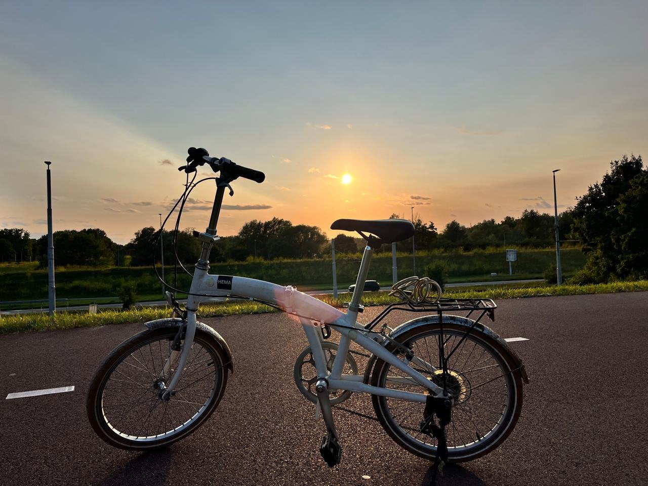 Stylish Hema folding bike- light weight &ready to ride, 20 inch of meer, Velgrem, Versnellingen, Zo goed als nieuw