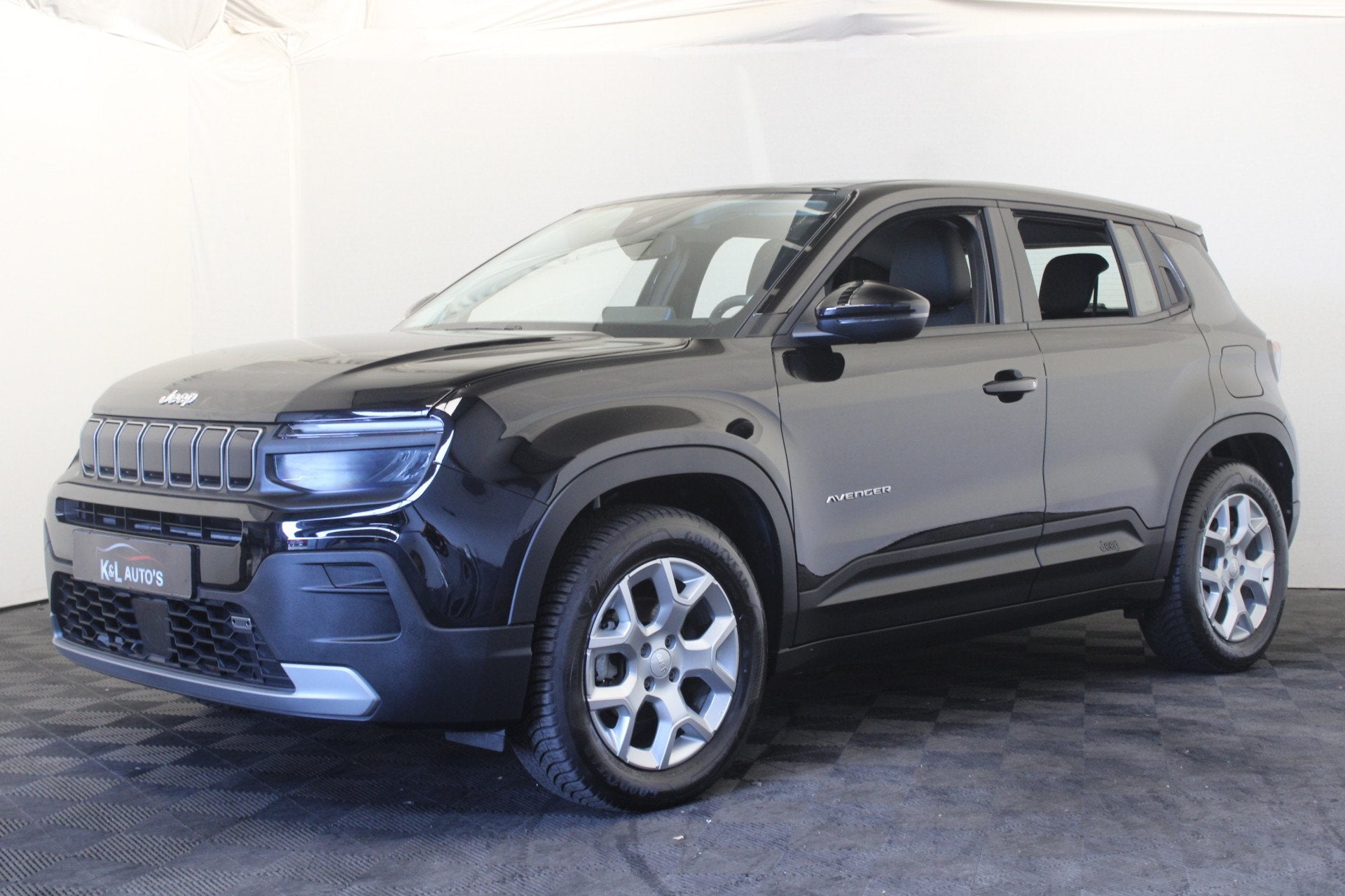 Jeep Avenger 1.2 Altitude (bj 2024), Auto's, Voorwielaandrijving, Gebruikt, Zwart, 1199 cc