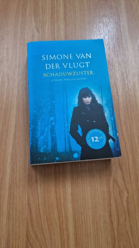 Simone van der Vlugt - Schaduwzuster, Ophalen of Verzenden, Gelezen, Simone van der Vlugt