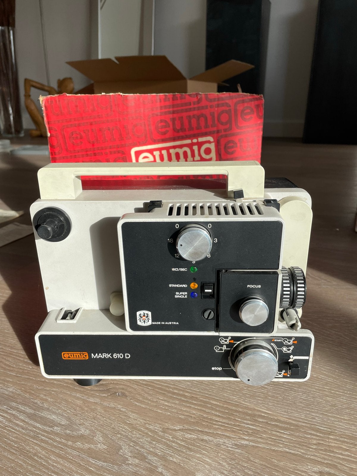 Eumig Mark 610 D Super 8 Filmprojector met accessoires, Audio, Tv en Foto, Ophalen, Gebruikt, Met scherm