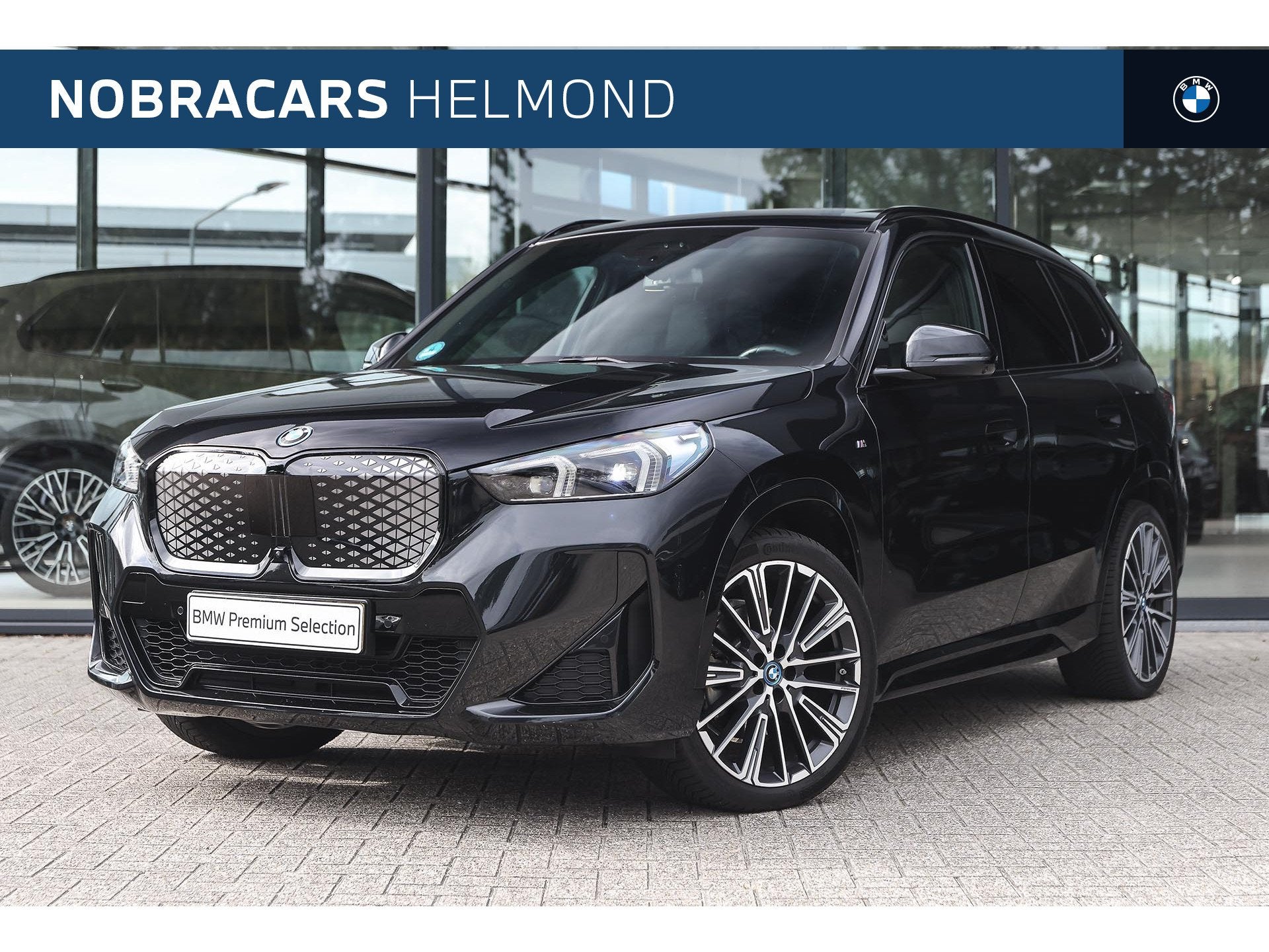 BMW iX1 xDrive30 M Sport / Trekhaak / Panoramadak / Comfort, Dealer onderhouden, Gebruikt, Zwart, Met garantie (alle)