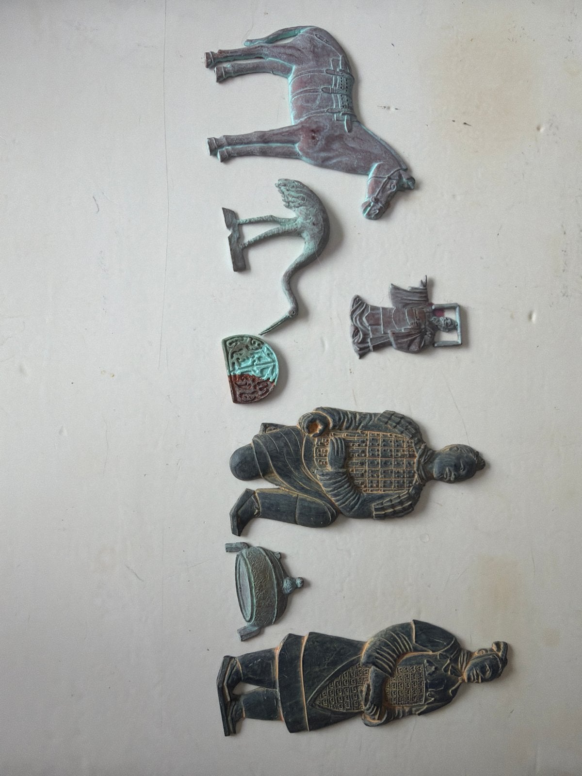 Set van 6 Terracotta Krijgers en Paard Wanddecoratie, Antiek en Kunst, Groep mensen, Ophalen of Verzenden, Gepatineerd, Wanddecoratie