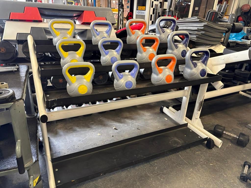 Kettlebells 3 x 4-6-8-12 kg incl kettlebell rek, Sport en Fitness, Fitnessmaterialen, Ophalen, Gebruikt, Incl, Rek