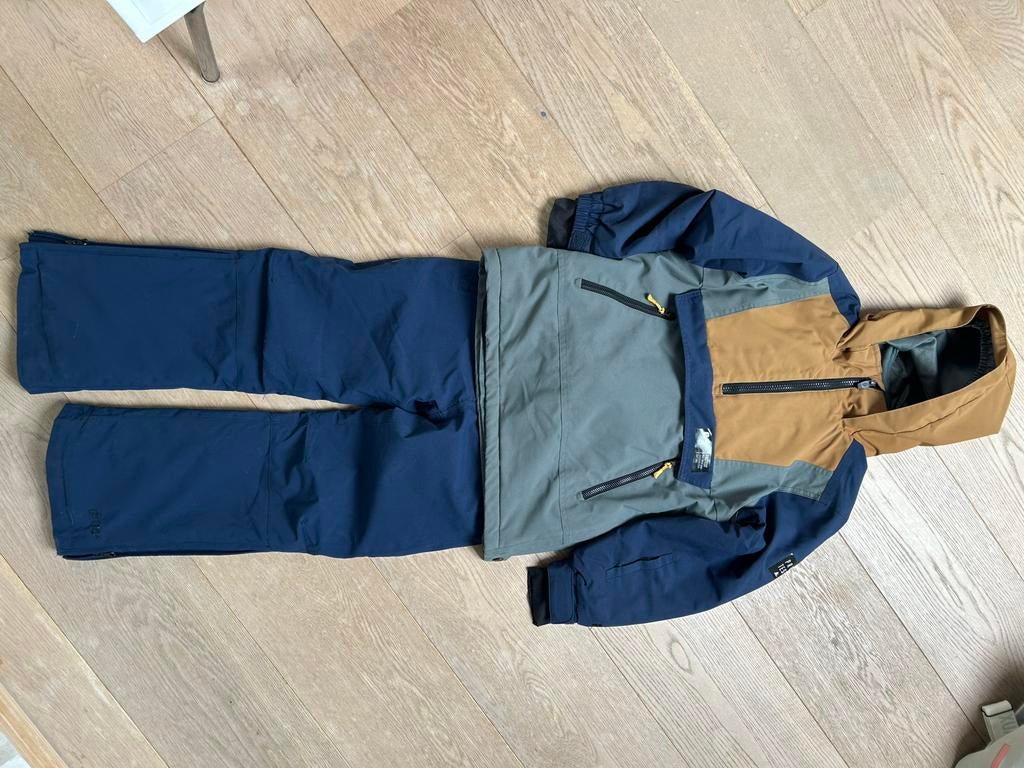 Wintersport set: jas en broek maat 128, Kleding | Dames, Wintersportkleding, Ophalen of Verzenden, Gedragen, Pak