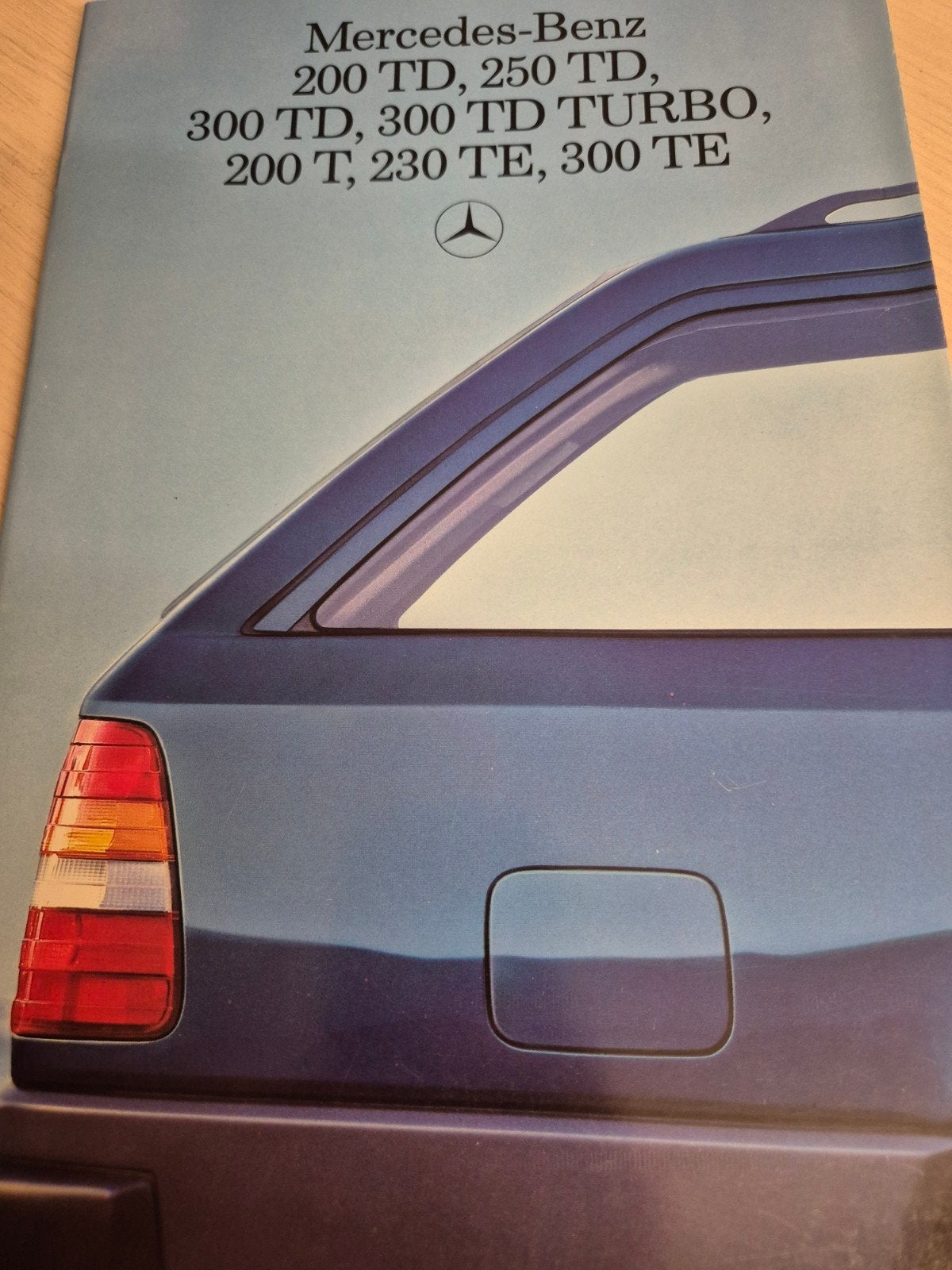 Nederlands Mercedes w124 200 300 T model folder station izgs, Ophalen of Verzenden, Zo goed als nieuw, Mercedes