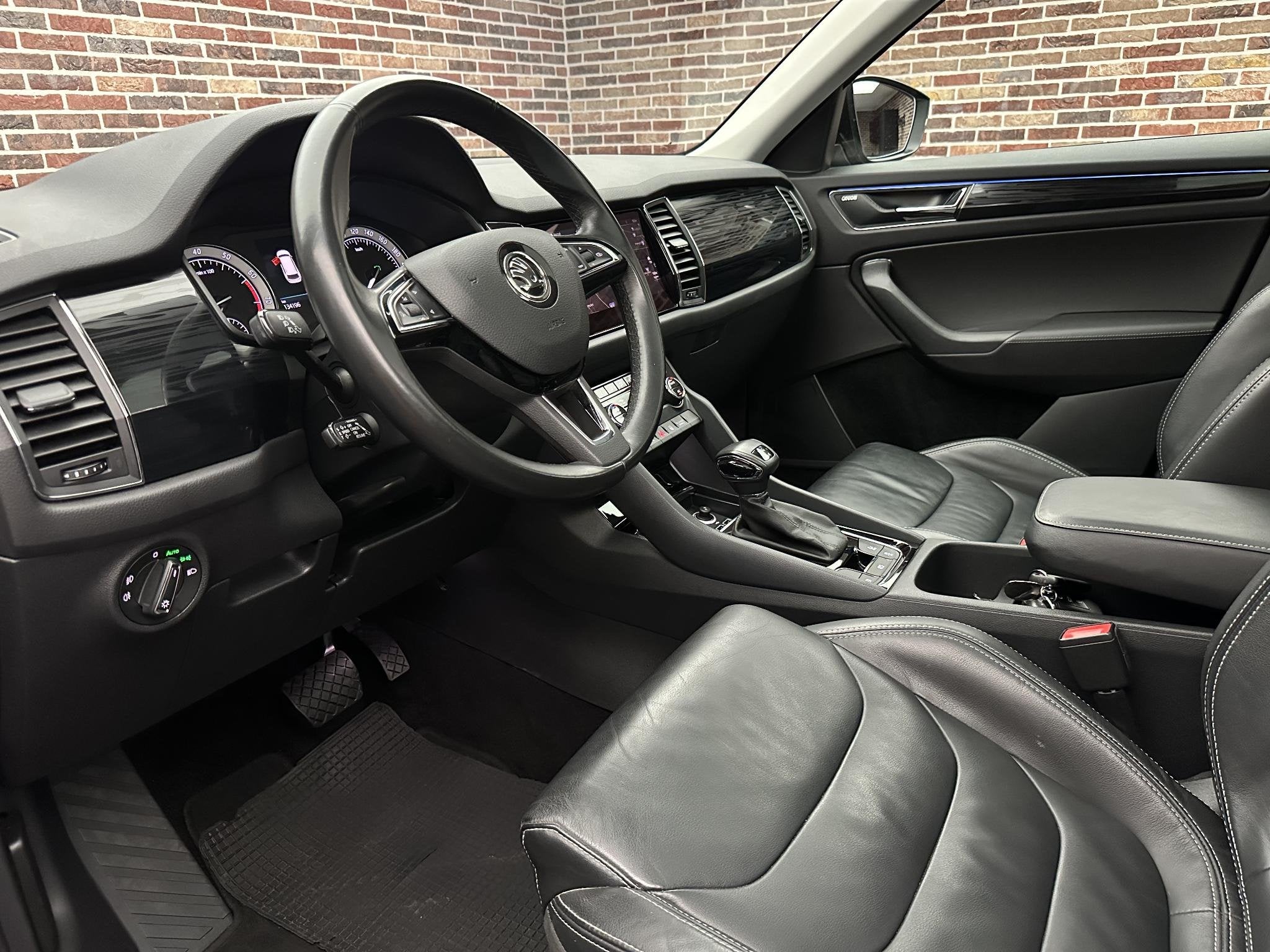 Skoda Kodiaq 2.0 TSI 4x4 Sportline 7p. DAK CANTON LEDER TREK, Automaat, Gebruikt, Zwart, 14 km/l