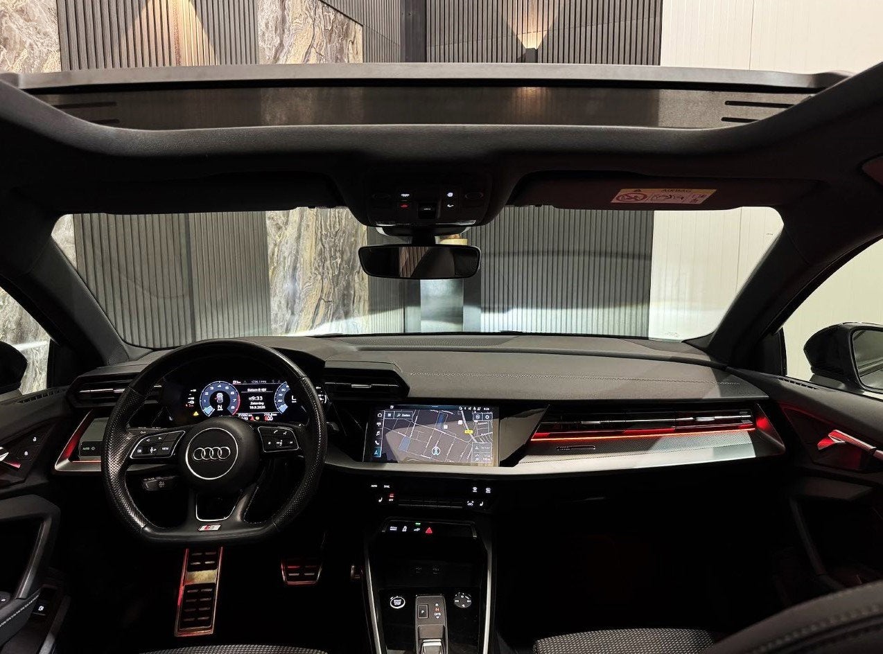 Audi A3 Sportback 45 TFSI e 3x S-line Competition|PANO|MATRI, Auto's, Dealer onderhouden, Gebruikt, Zwart, 4 cilinders