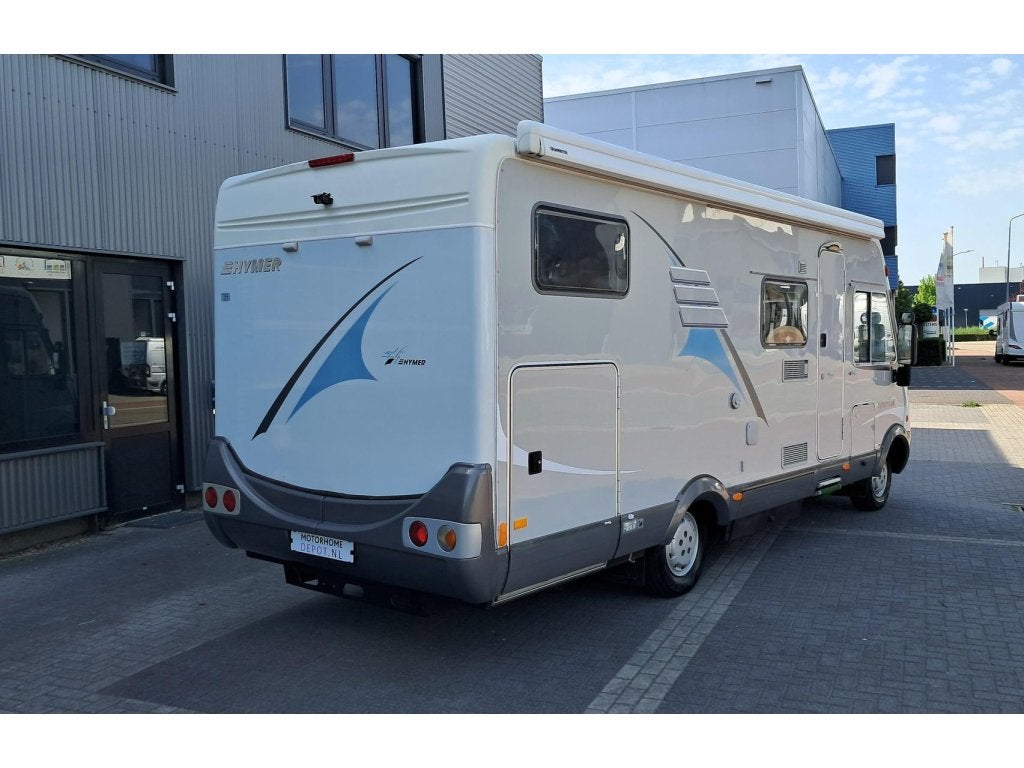 Hymer B 674 Ruime gezinscamper / lengte bedden + hefbed, Ringverwarming, Fiat, Bedrijf, Afzuigkap