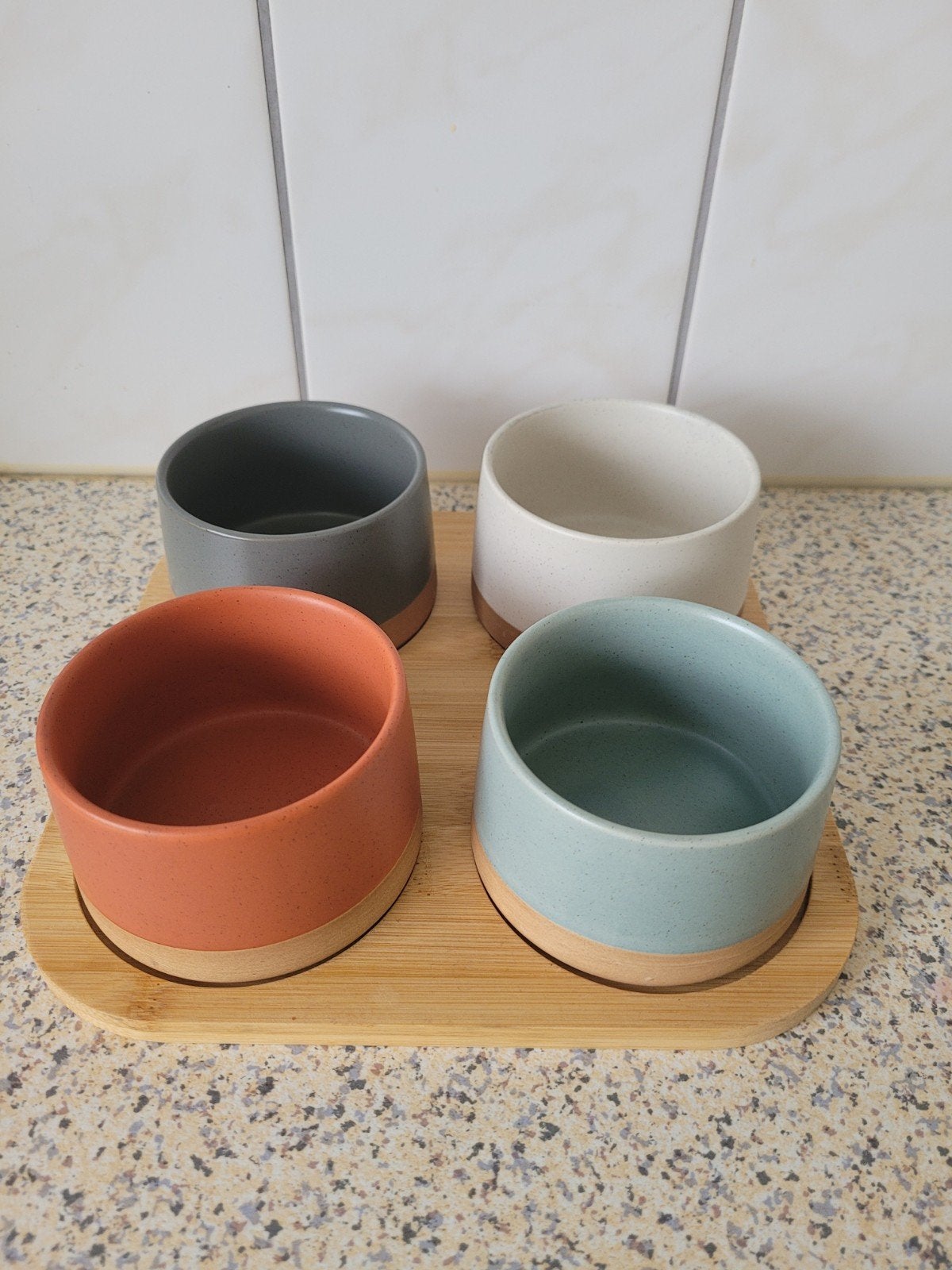 Set van 4 keramische schaaltjes met bamboe onderzetter, Ophalen, Keramiek, Overige stijlen, Schaal of Schalen