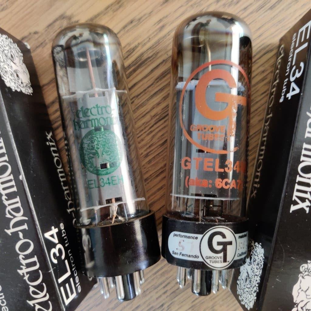 2 EL34 buizen: 1 Groove GTEL34M, 1 Electro Harmonix EH, Ophalen of Verzenden, Buis of Buizen
