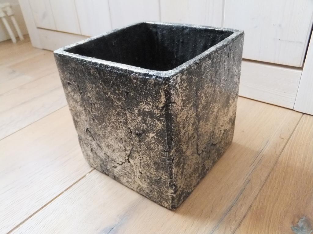 vintage bloempot zwart zilver brutalist design 15cm vierkant, Overige materialen, Vierkant, Ophalen of Verzenden, Minder dan 40 cm