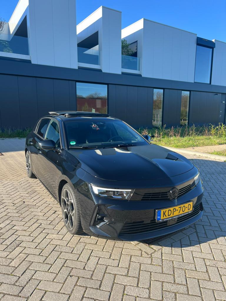 OPEL ASTRA ULTIMATE 1.2 Turbo 130pk Start/stop 2024 Zwart, Auto's, Opel, Particulier, Astra, Head-up Display, Keyless entry, Lederen bekleding