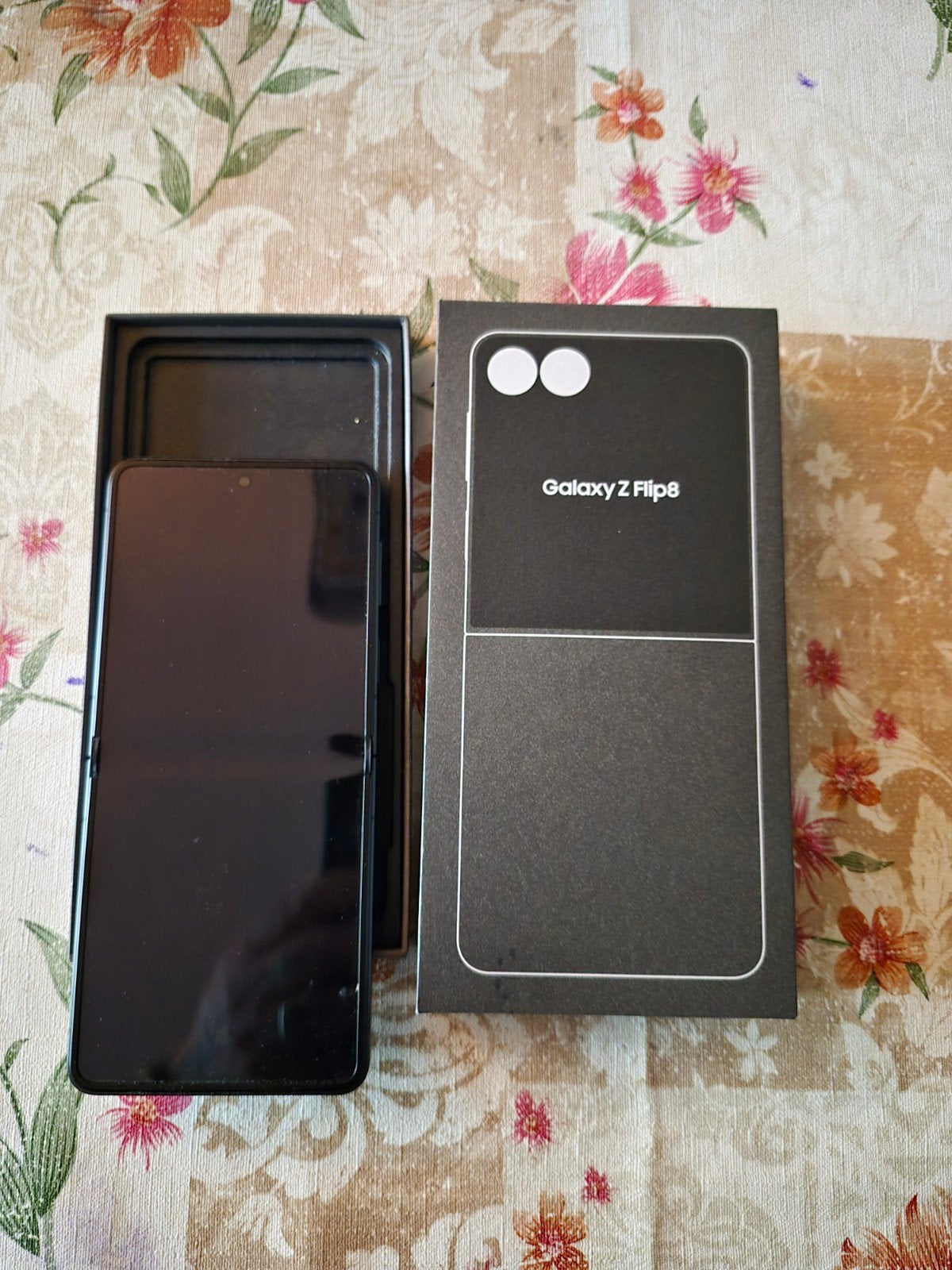 Samsung Galaxy Z Flip 8 256GB Graphite - Zo goed als nieuw, Zwart, Touchscreen, Ophalen of Verzenden, Zo goed als nieuw