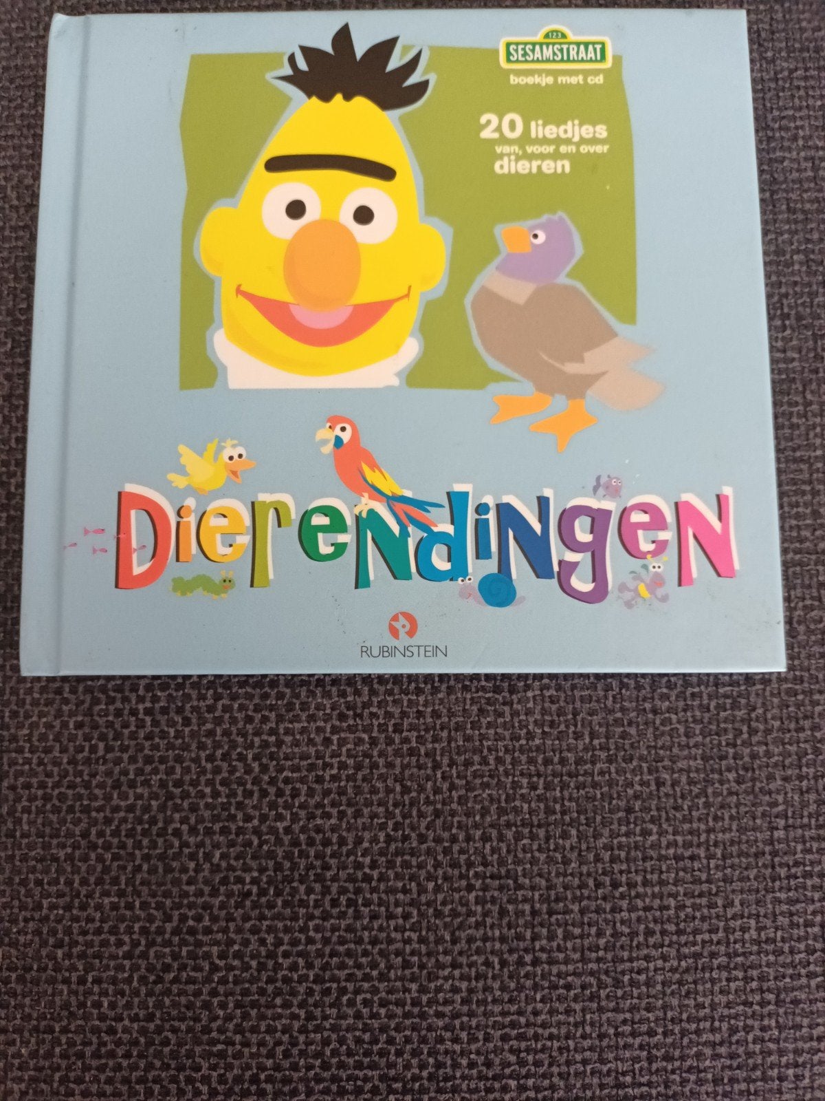 Sesamstraat . Dierendingen - boekje met CD, Cd's en Dvd's, Ophalen of Verzenden, Nieuw in verpakking, Inclusief boekje
