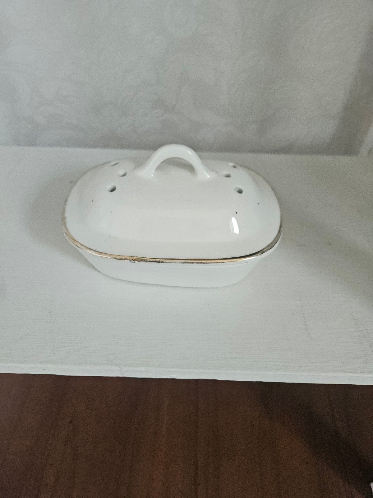 Antieke Wit Emaille Zeepbakje met Goudkleurige Rand, Ophalen