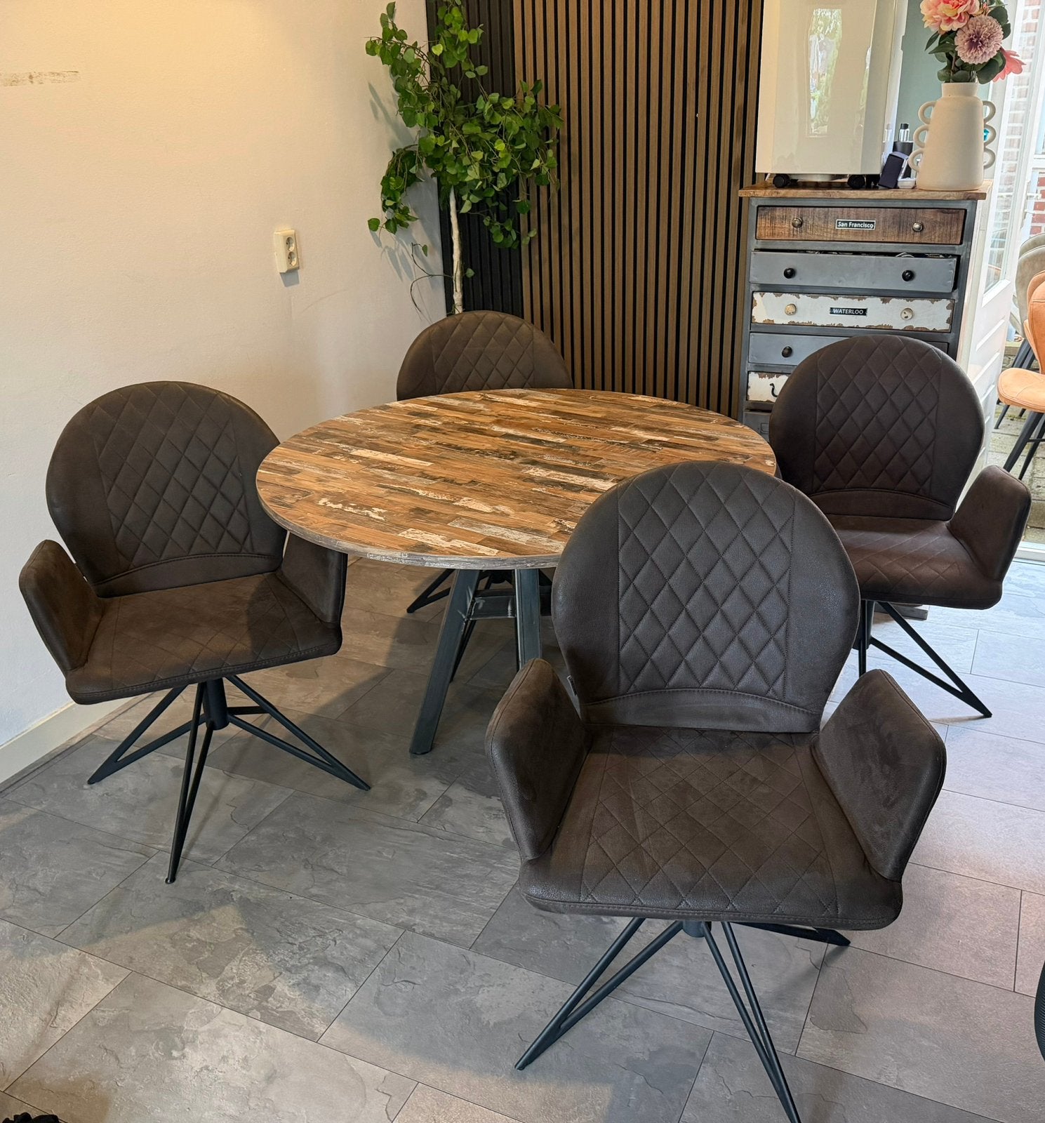 Vier eetkamerstoelen draaibaar, Ophalen, Zo goed als nieuw, Vier