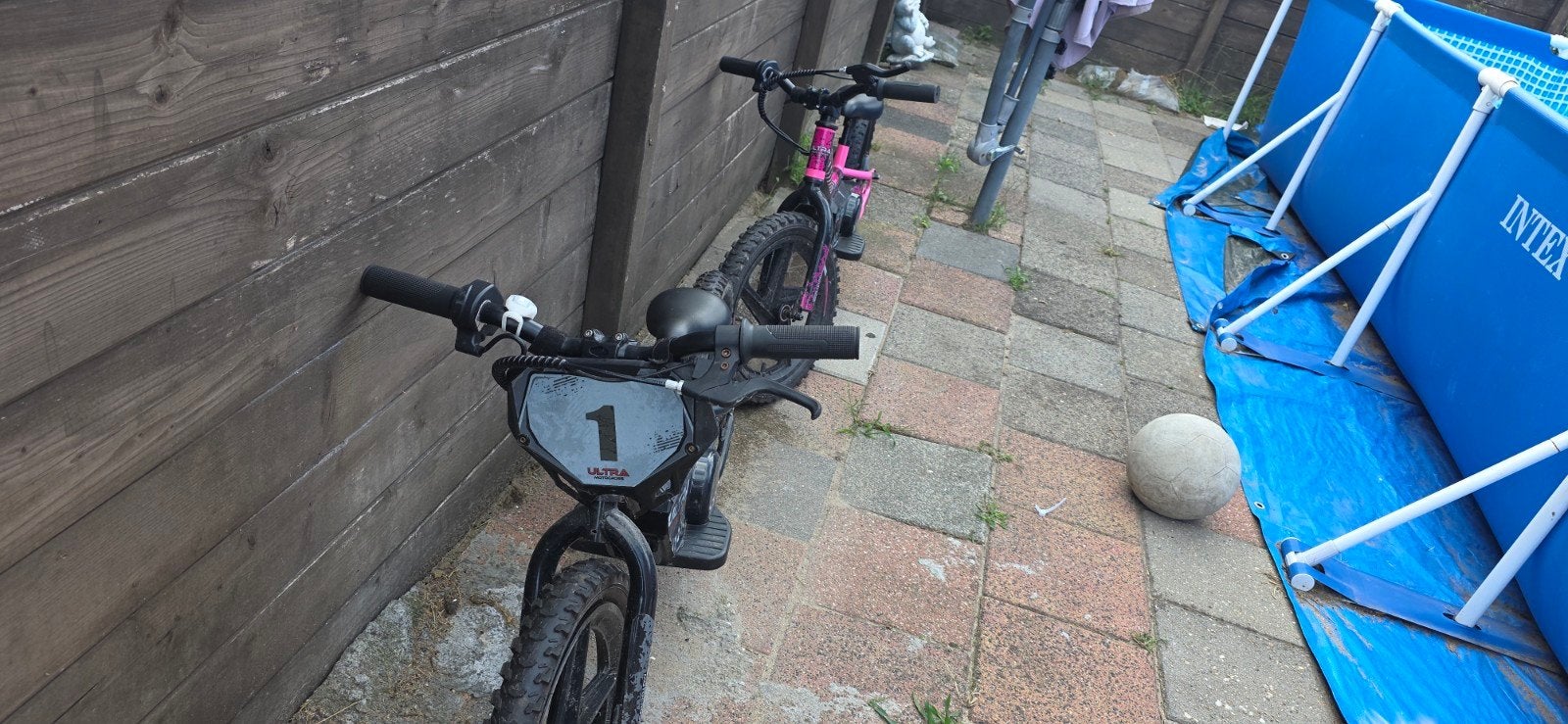 2x Ultra Power elektrische loopfiets 16 inch (roze & zwart), Fietsen en Brommers, Fietsen | Kinderfietsjes, Ophalen, Zo goed als nieuw