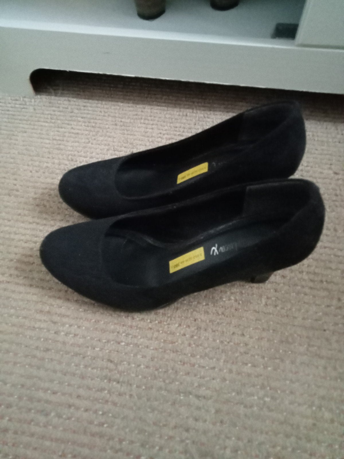 mooie zwarte suède look pumps,, Kleding | Dames, Schoenen, Ophalen of Verzenden, Nieuw, Zwart