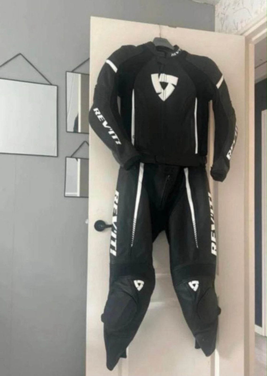 Zo goed als nieuw REV'IT! 2-delig leren motorpak, maat 42, Motoren, Kleding | Motorkleding, Ophalen of Verzenden, Tweedehands