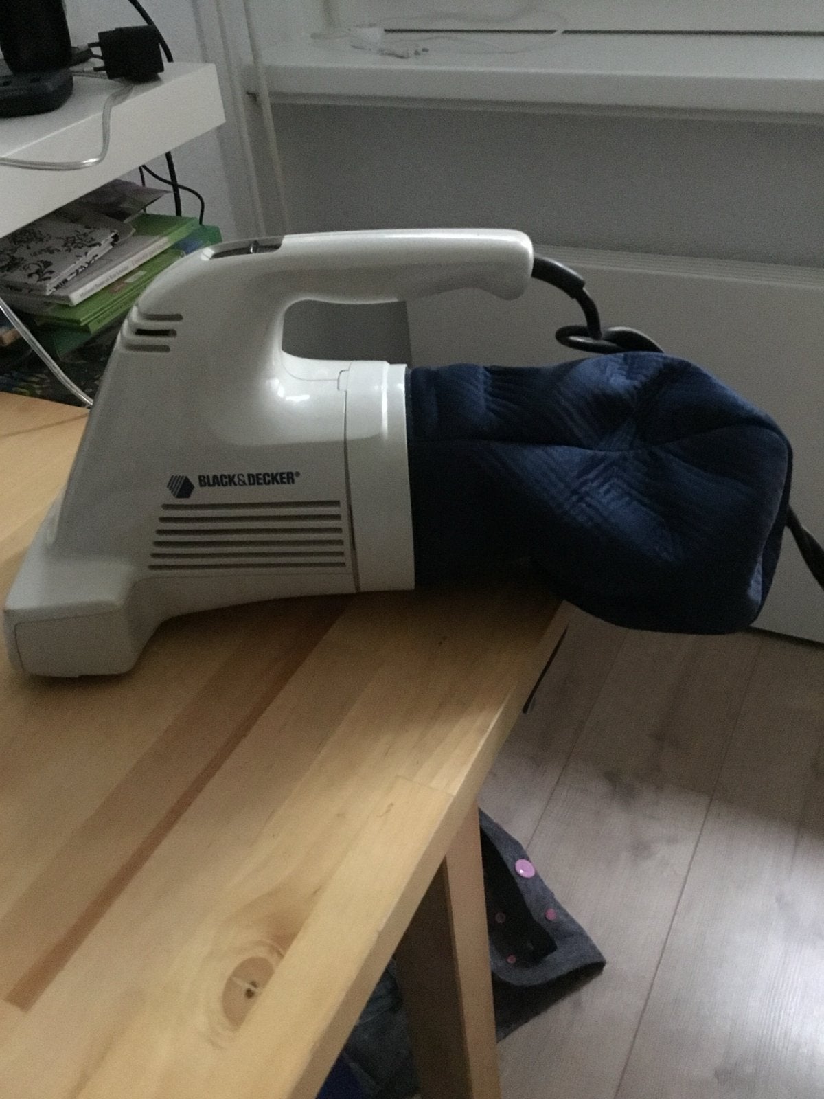 Black & Decker AC7000 Handstofzuiger met snoer en rolveger, Stofzak, Gebruikt, Kruimeldief, Ophalen of Verzenden