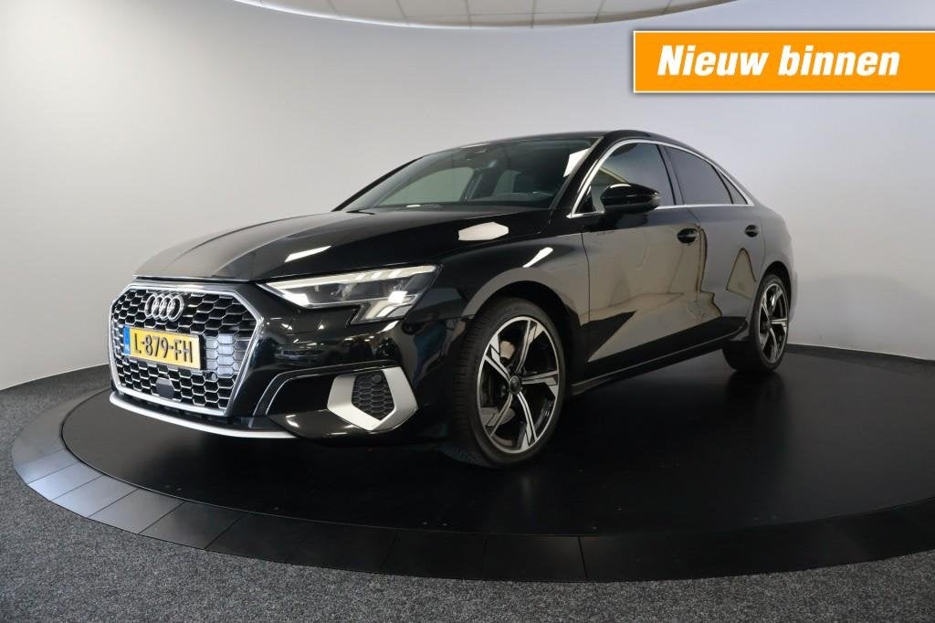 Audi A3 30 TFSI ambient light S-tronic Carplay Lane assist, Gebruikt, Origineel Nederlands, Bedrijf, Sedan