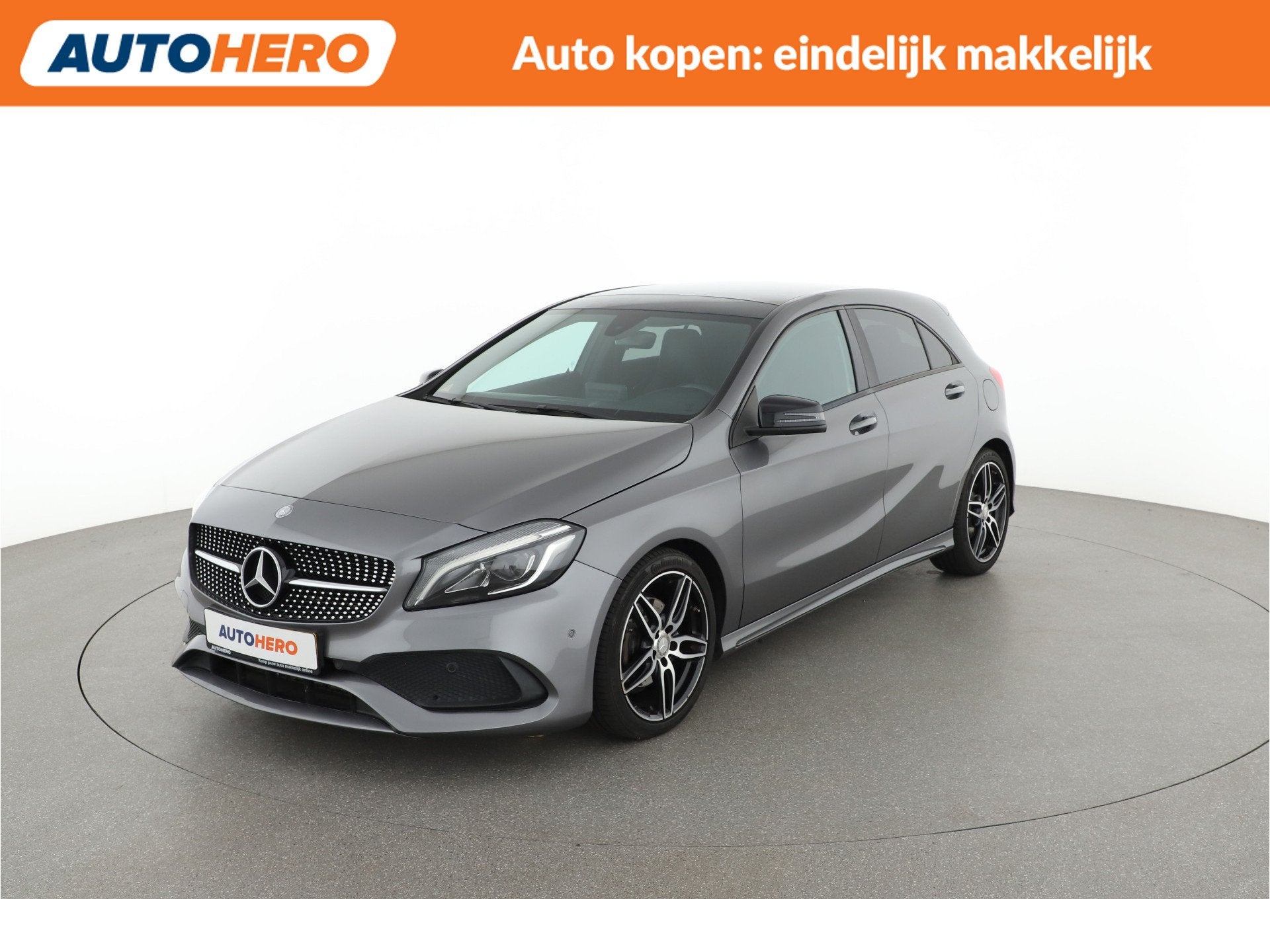 Mercedes-Benz A-Klasse 180 AMG Line |ZU68085| (bj 2016), Auto's, Gebruikt, 4 cilinders, Met garantie (alle), Leder en Stof