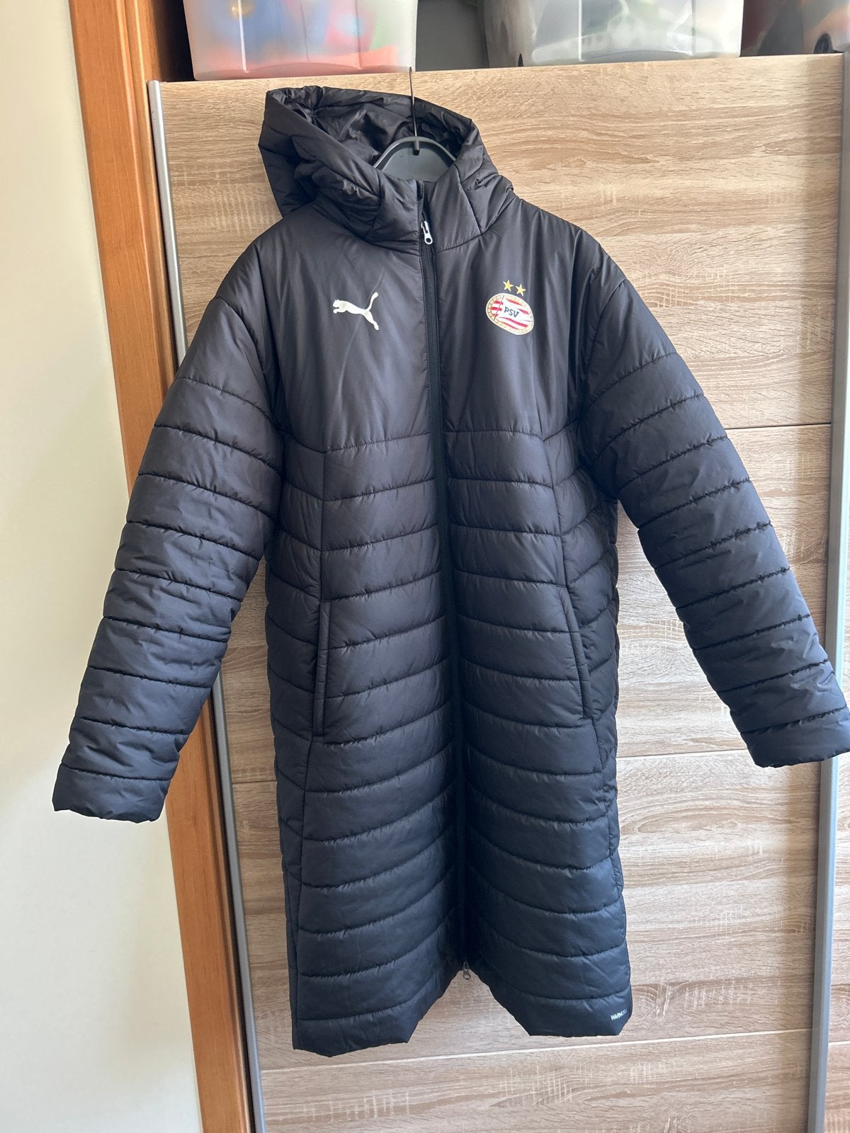 Puma PSV langere Winterjas - Zwart, Maat M, Kleding | Heren, Maat 48/50 (M), Zwart, Ophalen of Verzenden, Zo goed als nieuw
