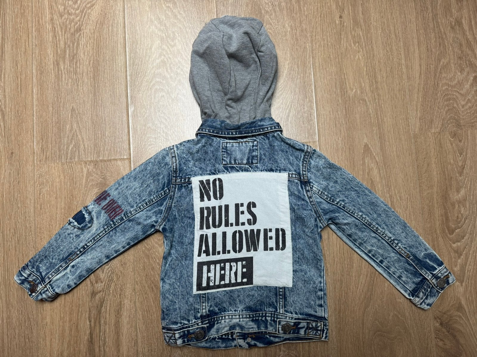 Zara spijkerjasje blauw/grijs maat 116, Ophalen of Verzenden, Gebruikt, Jongen, Jas