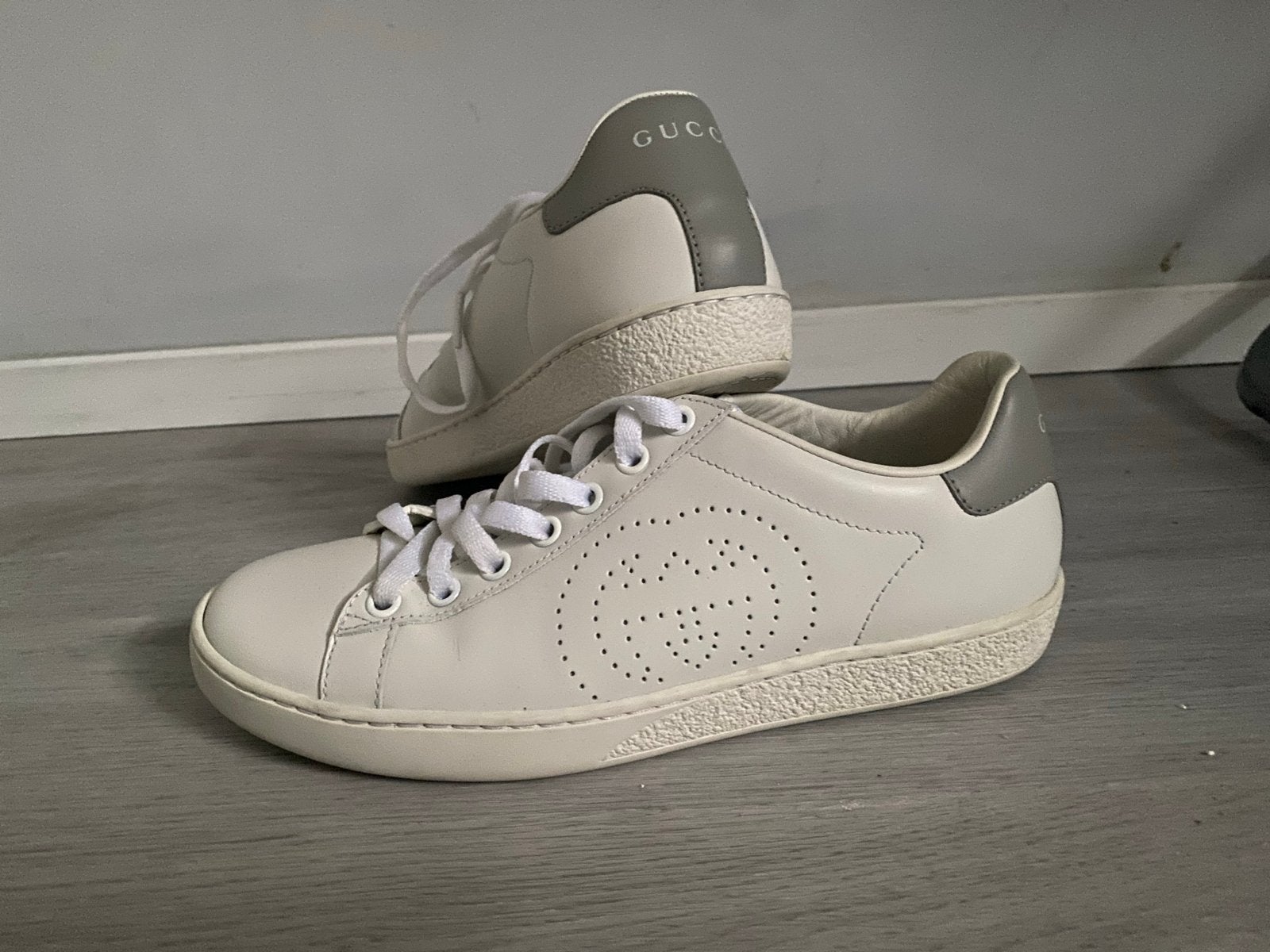 Gucci Ace sneakers, wit met grijs detail, Ophalen of Verzenden, Zo goed als nieuw, Wit, Sneakers of Gympen
