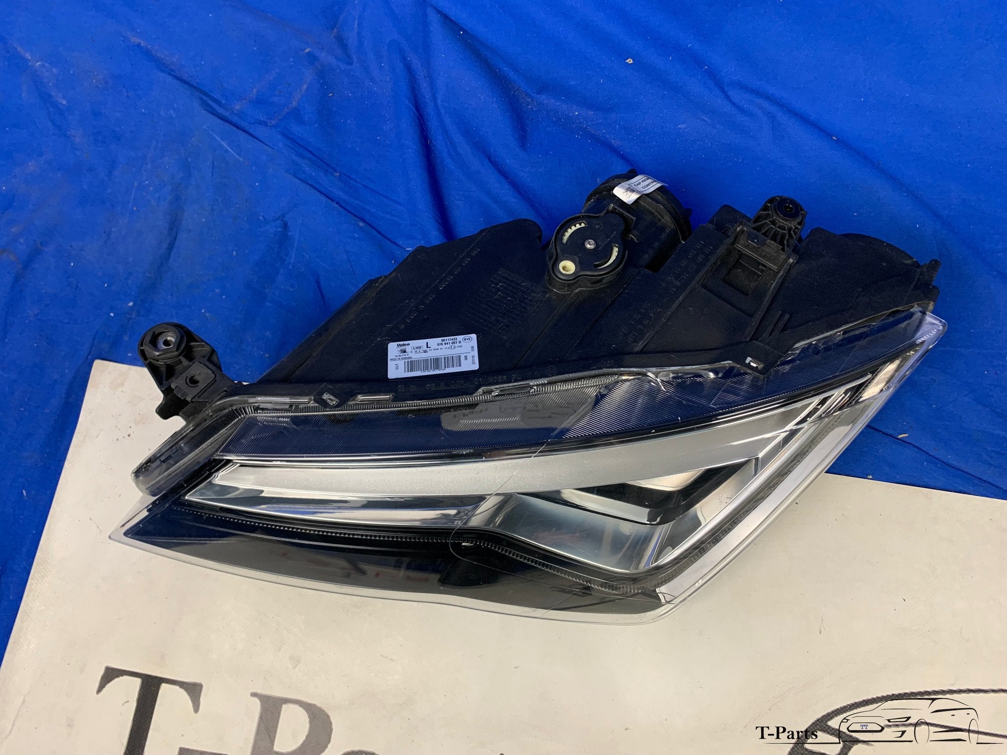 Seat ateca koplamp Links 90117433 lamp, Gebruikt, Autovia A-2, Km 585 585
08760  Martorell, ES, Ophalen of Verzenden, SEAT S.A.