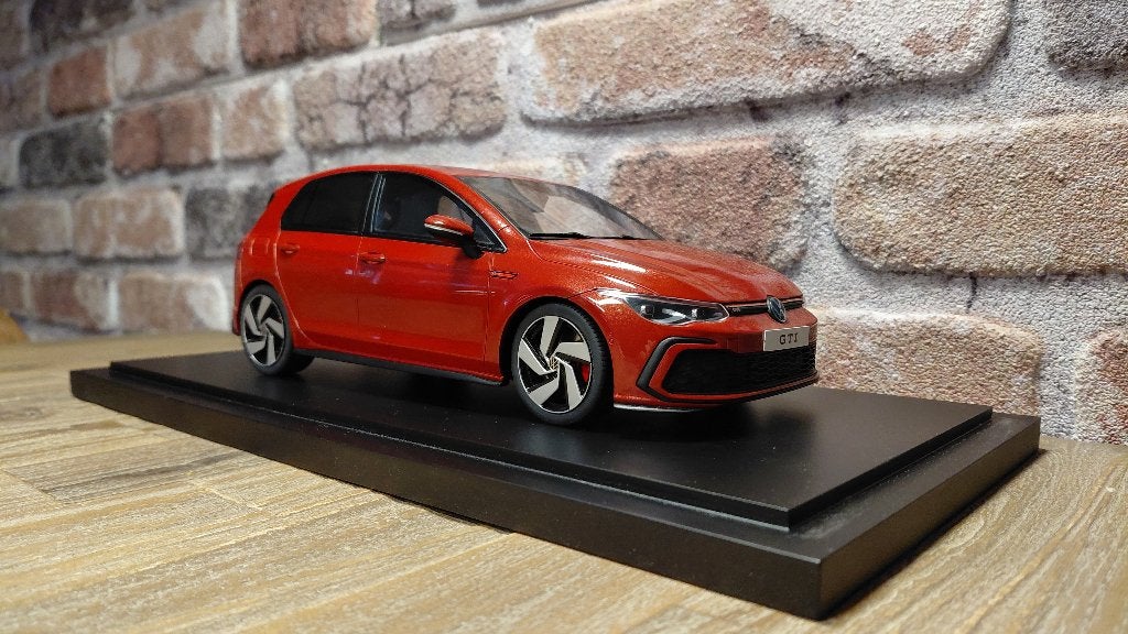 Volkswagen Golf MK8 GTI Red OT405, Hobby en Vrije tijd, Modelauto's | 1:18, Ophalen, Zo goed als nieuw, Auto, OttOMobile